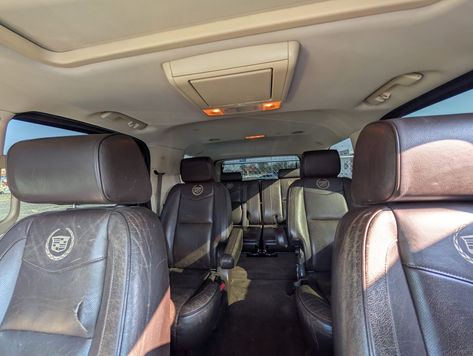 
								Cadillac Escalade 2011 full									