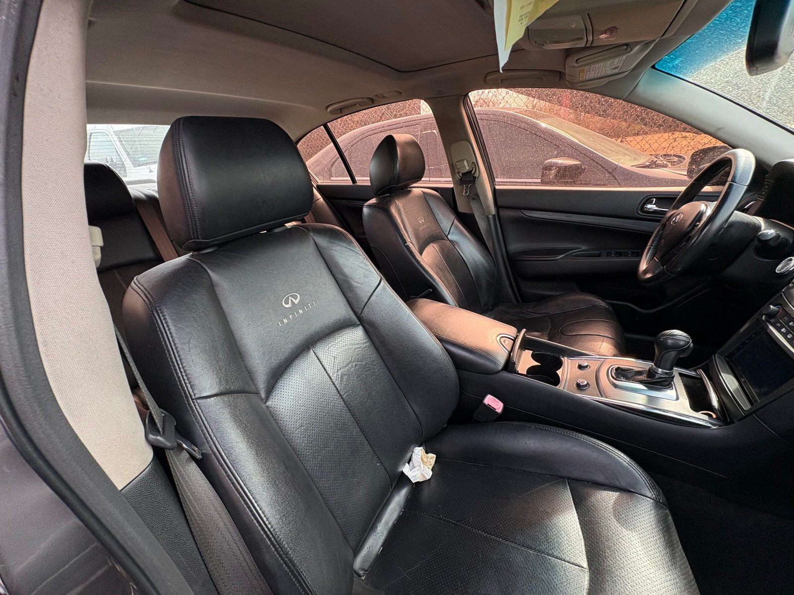 
								Infiniti G37 2010 full									