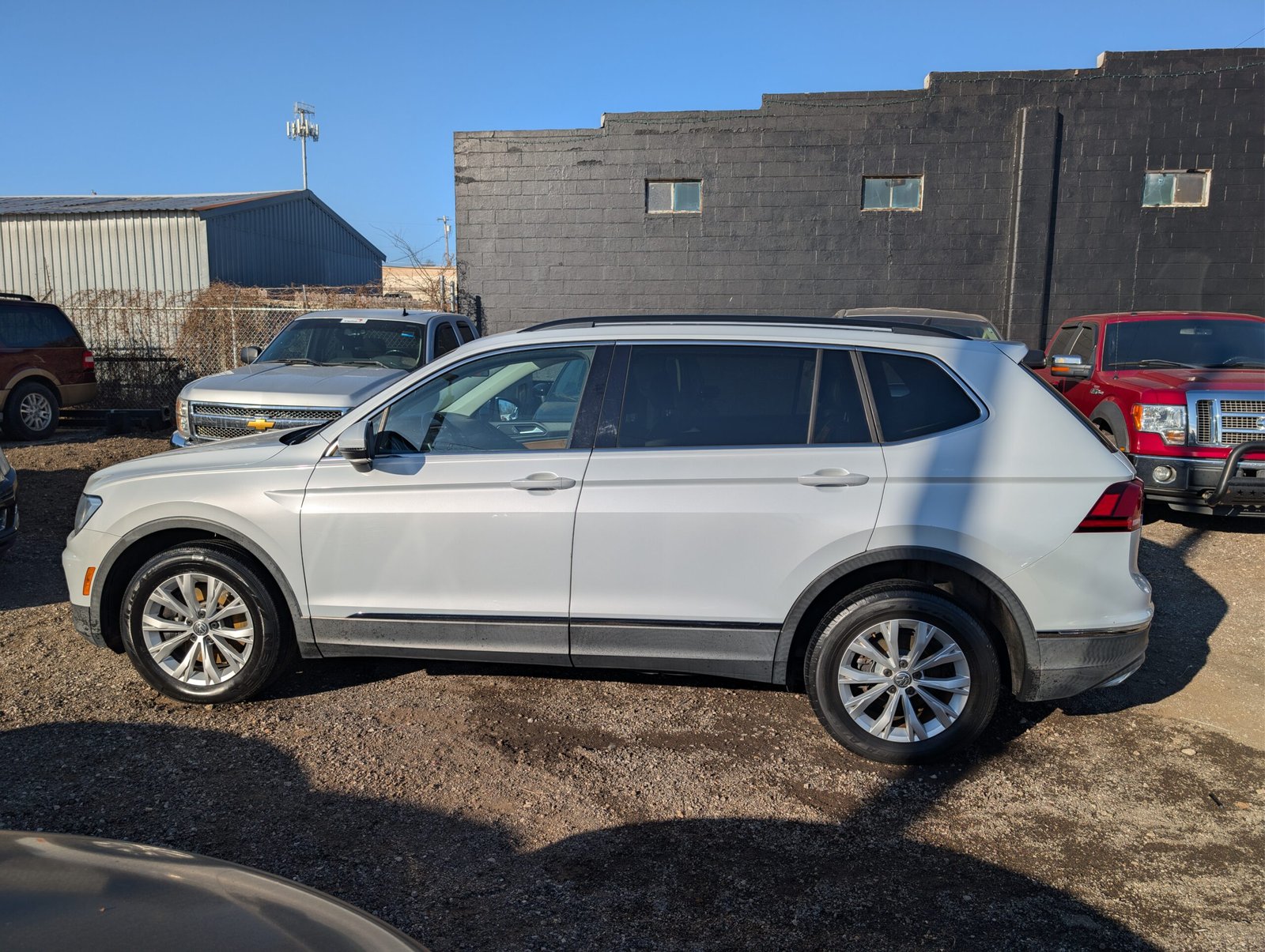 
								Volkswagen Tiguan SE 2018 full									