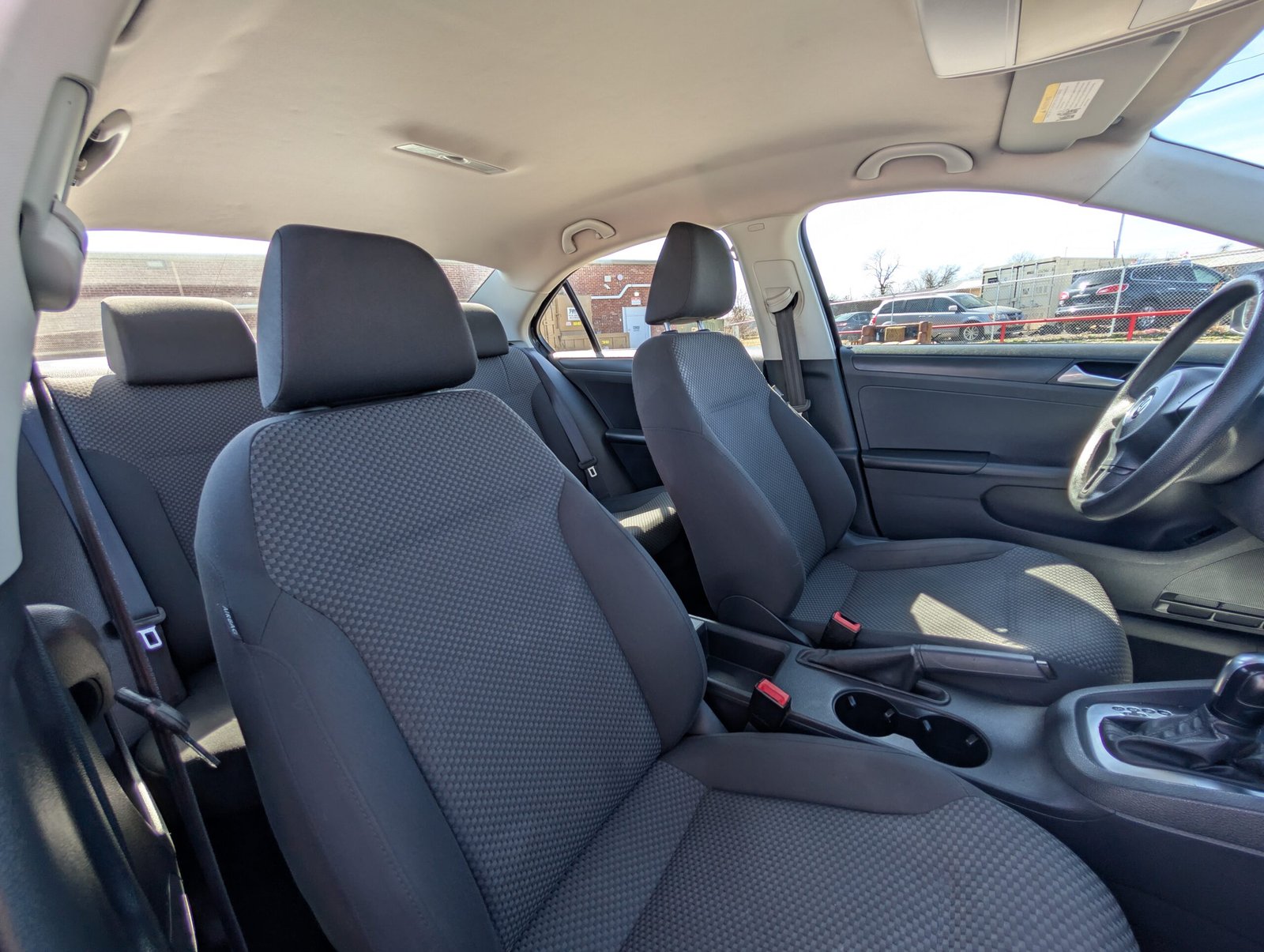 
								Volkswagen Jetta 2013 full									