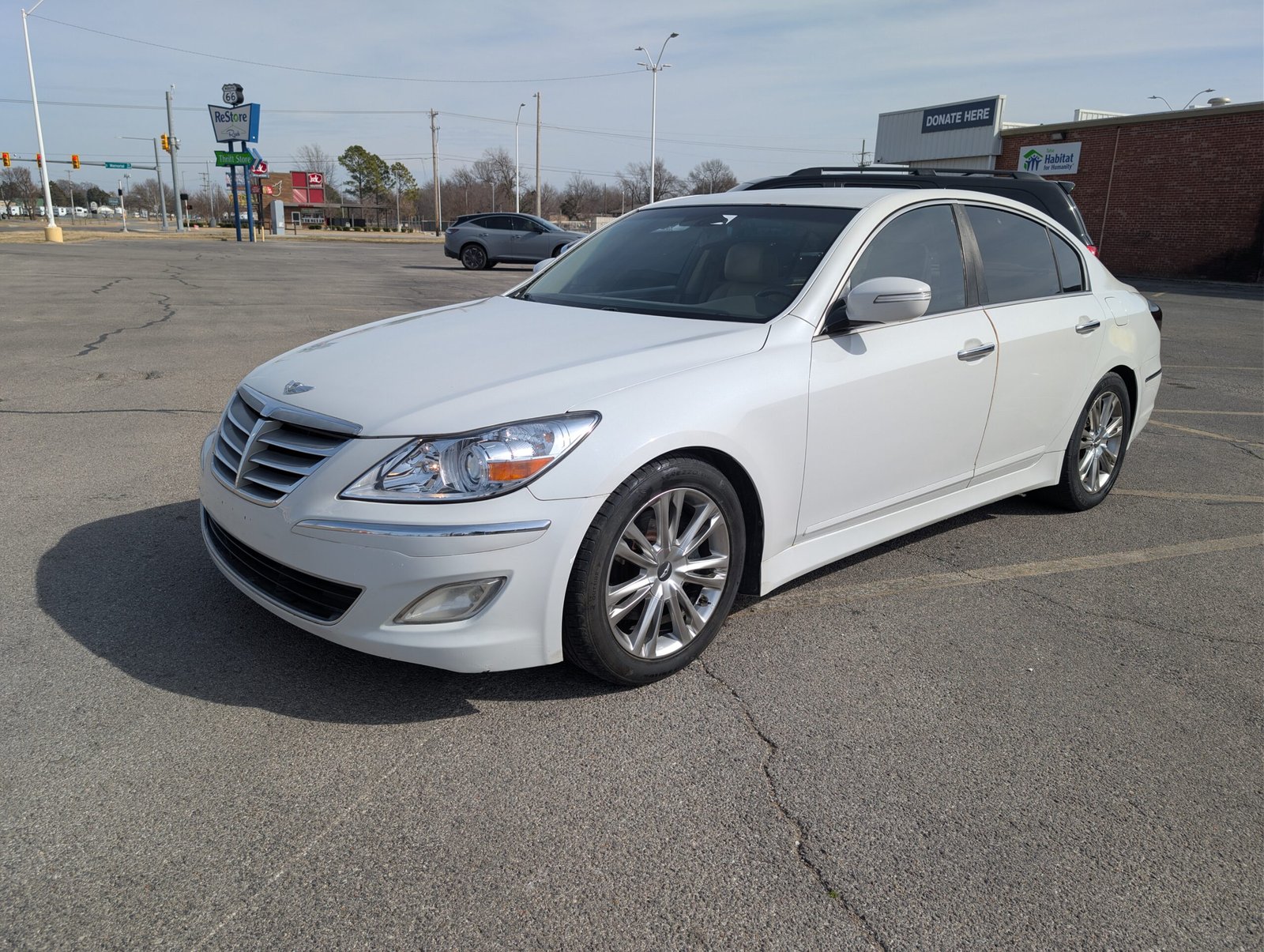 
								Hyundai Genesis 2012 full									