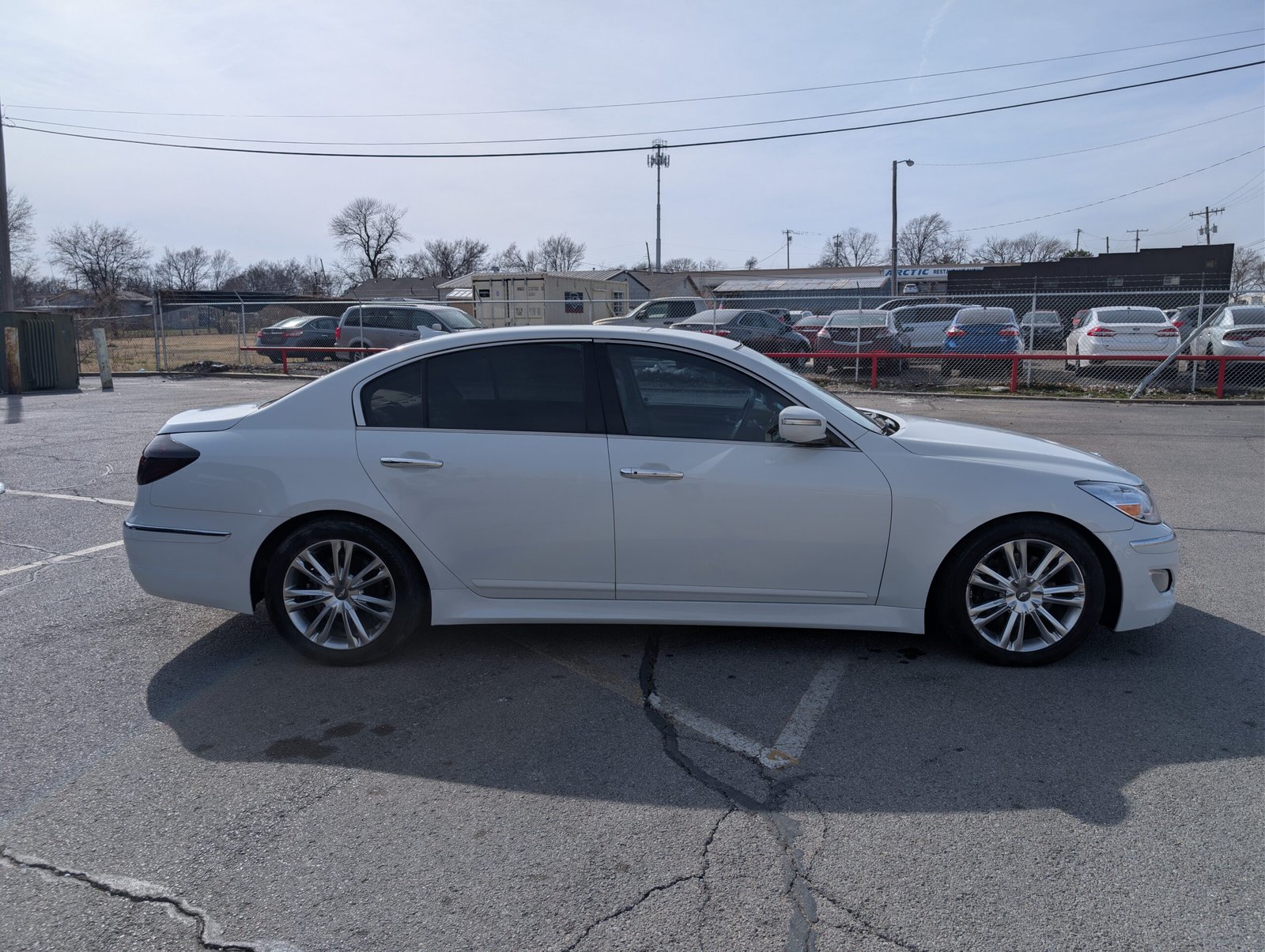 
								Hyundai Genesis 2012 full									