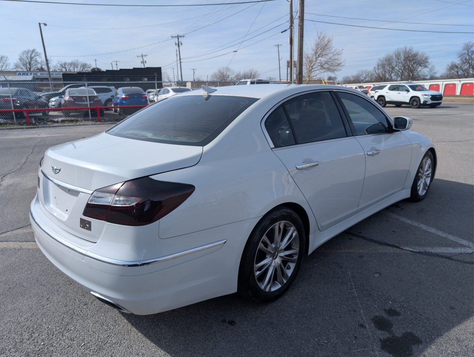 
								Hyundai Genesis 2012 full									