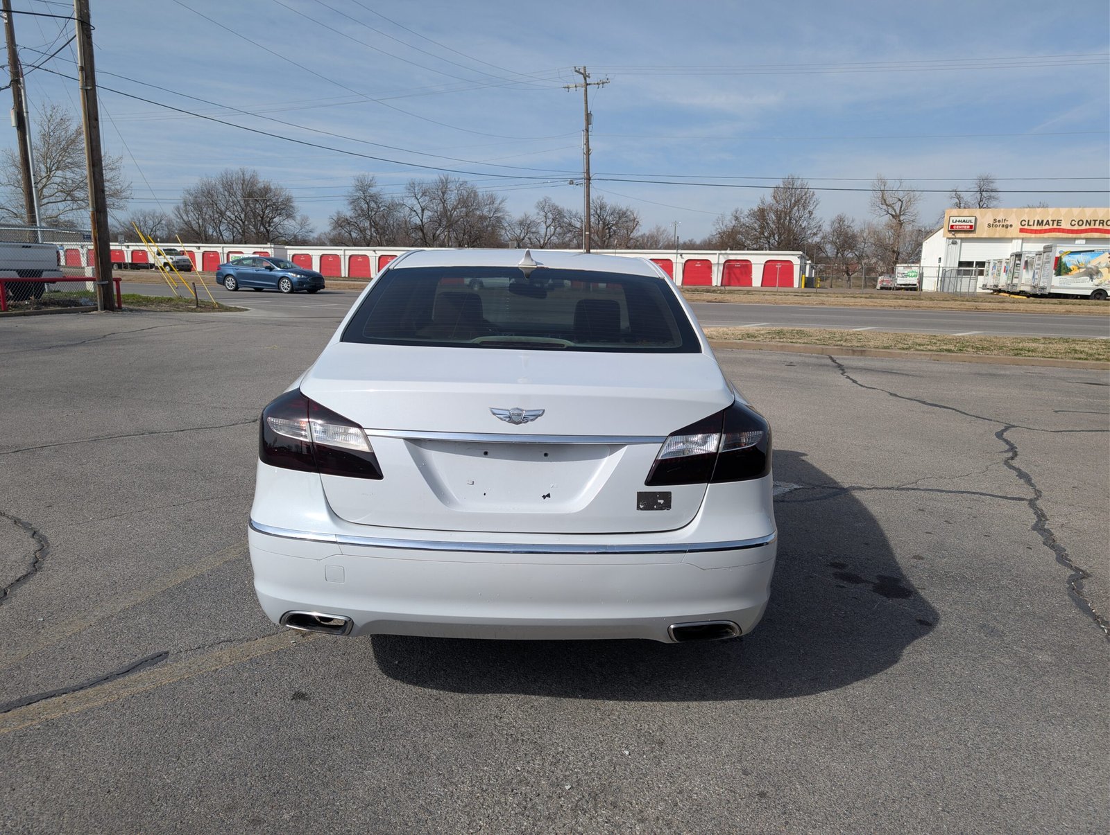 
								Hyundai Genesis 2012 full									