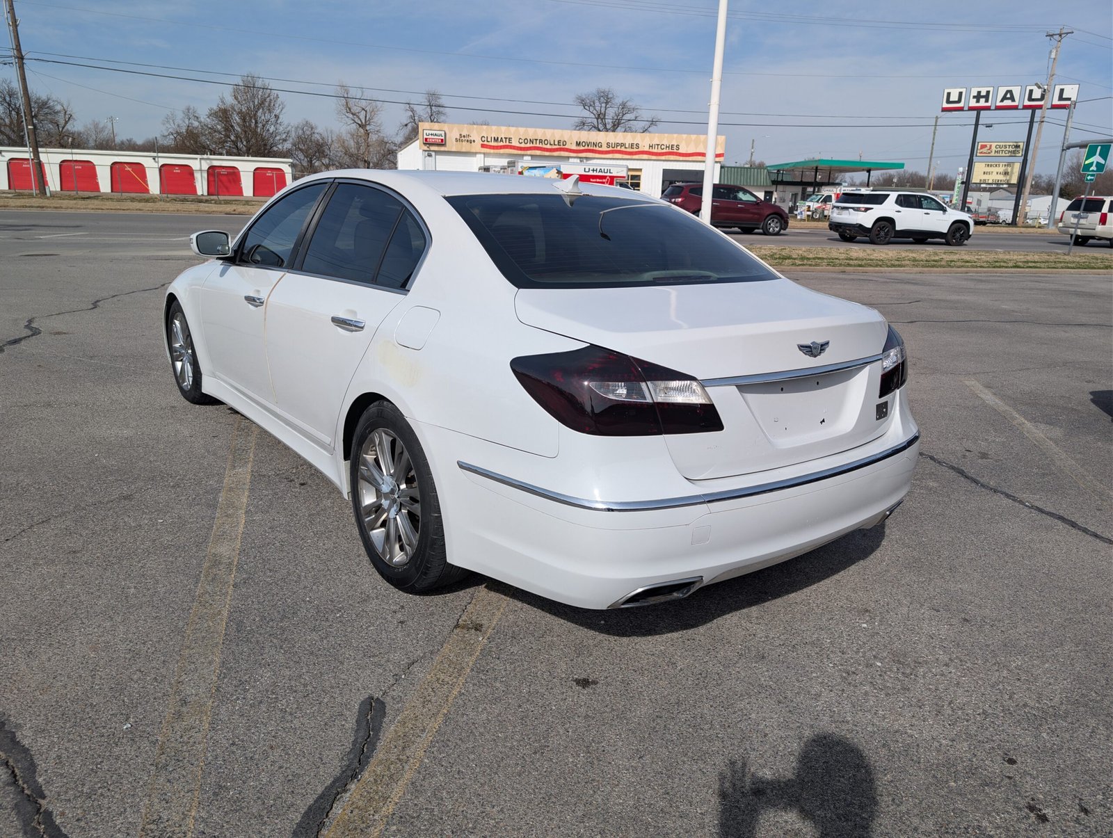 
								Hyundai Genesis 2012 full									