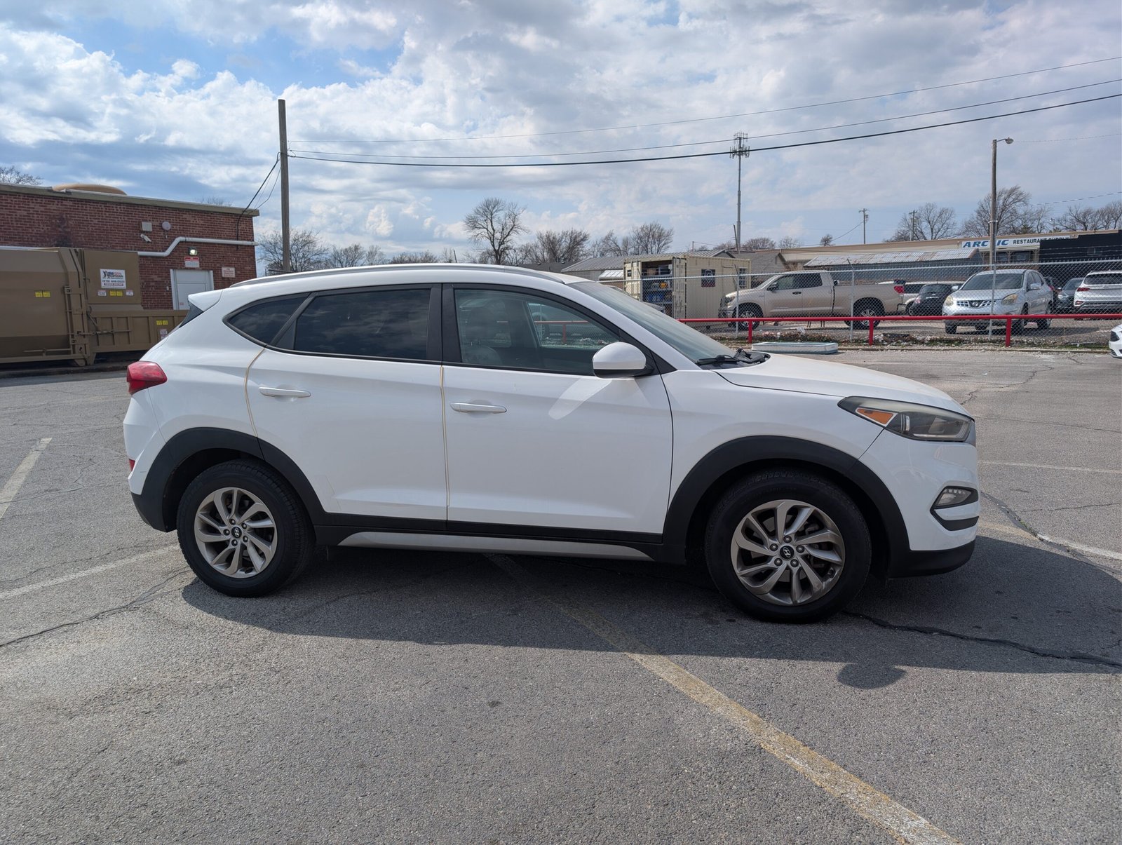 
								Hyundai Tucson 2017 full									