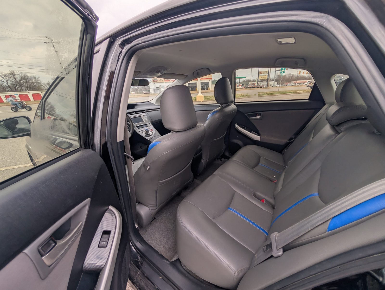 
								Toyota Prius 2012 full									