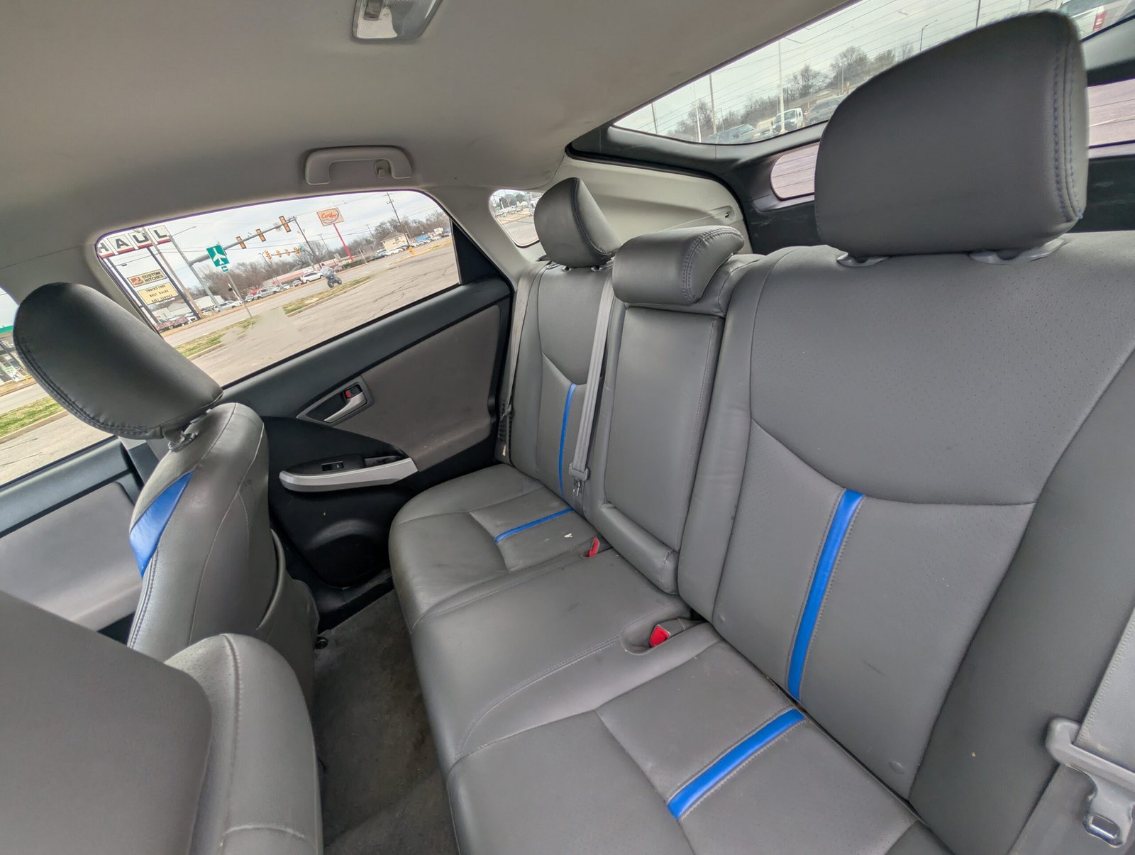 
								Toyota Prius 2012 full									