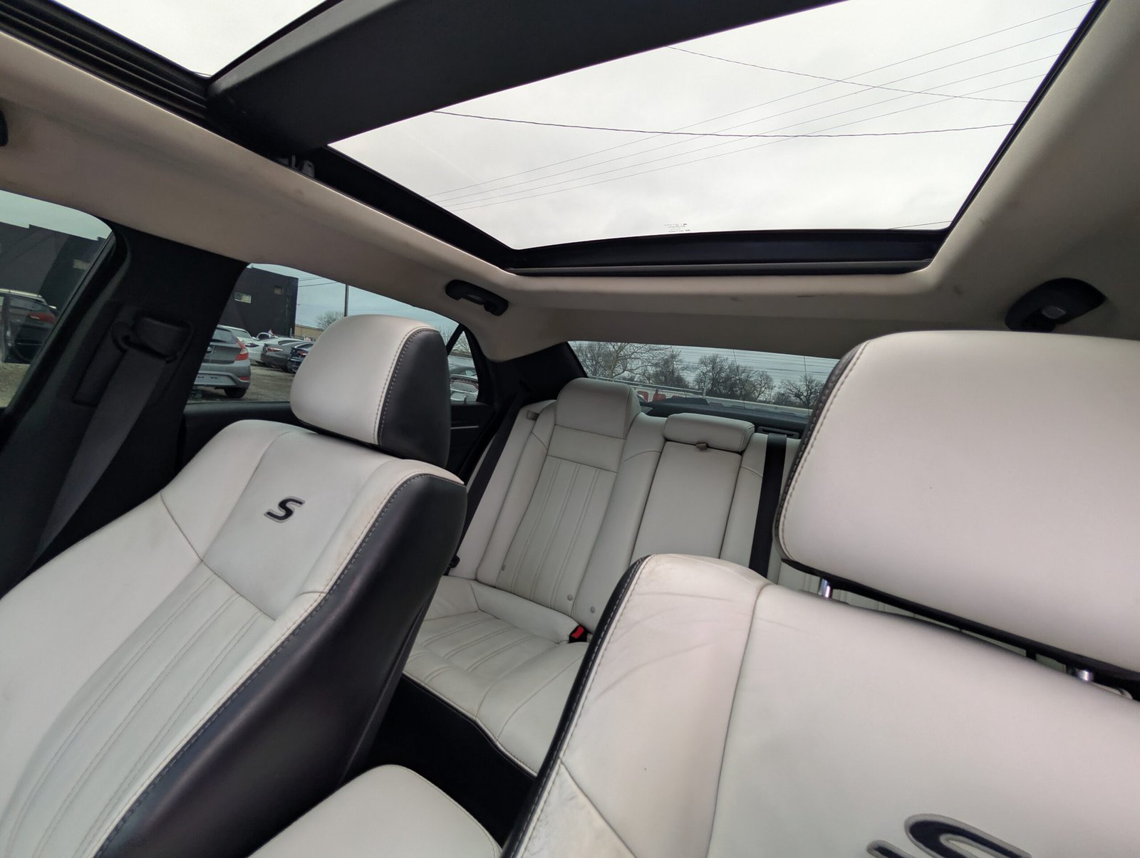 
								Chrysler 300 S 5.7 Liter Hemi V8 full									