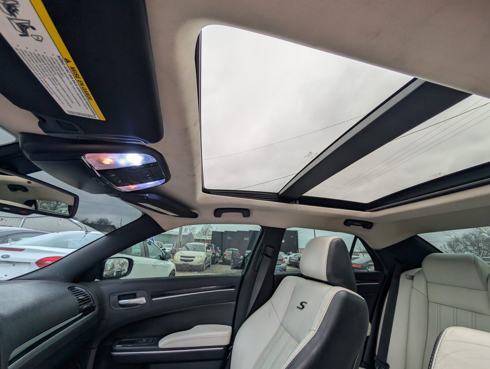 
								Chrysler 300 S 5.7 Liter Hemi V8 full									