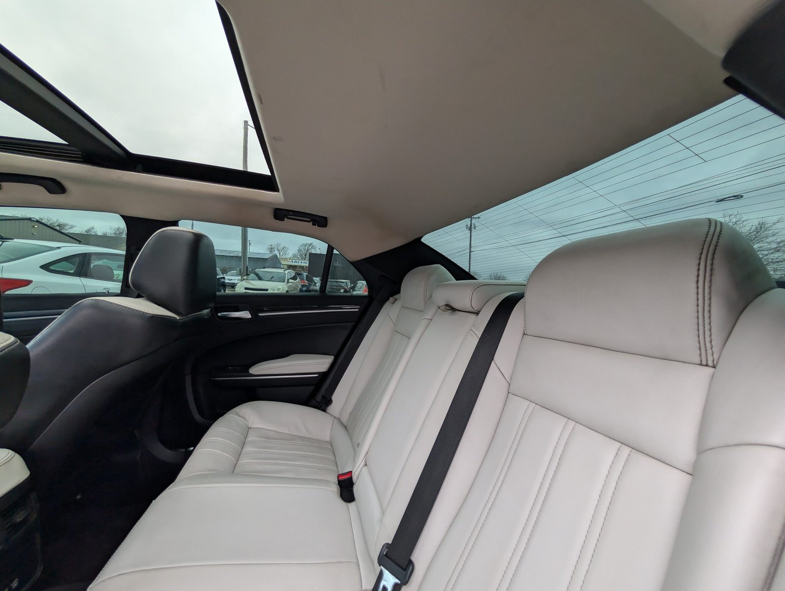 
								Chrysler 300 S 5.7 Liter Hemi V8 full									