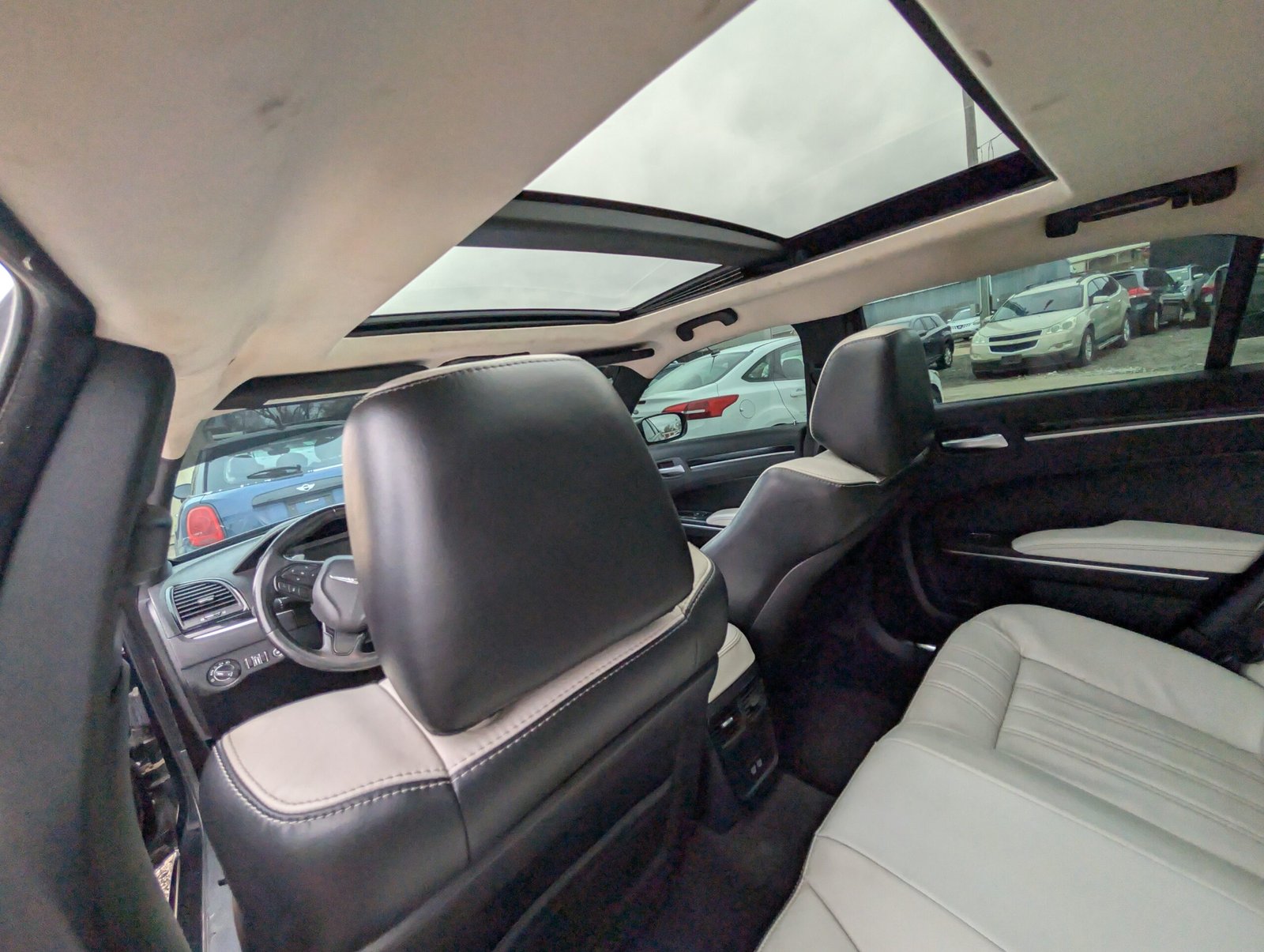 
								Chrysler 300 S 5.7 Liter Hemi V8 full									