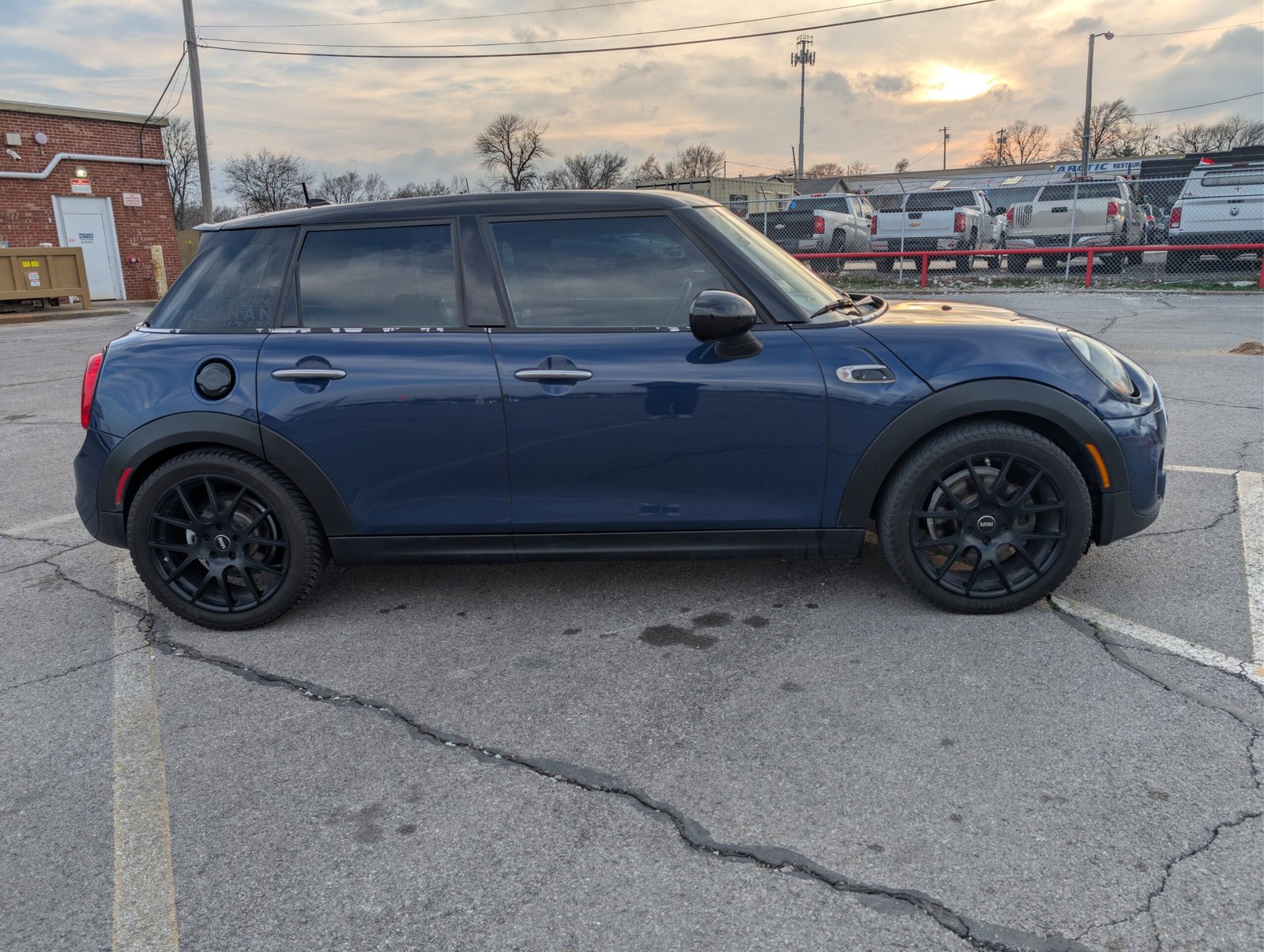 
								Mini Cooper S 4D full									