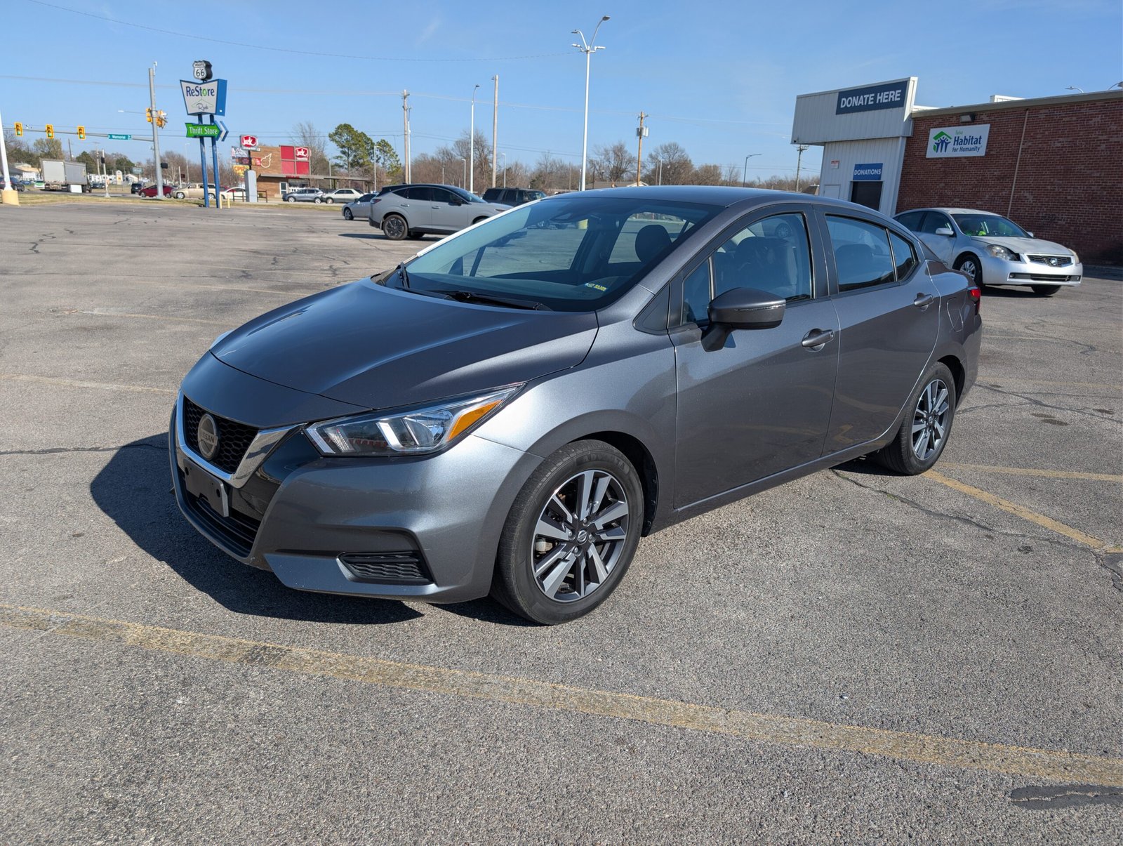
								Nissan Versa 2021 full									