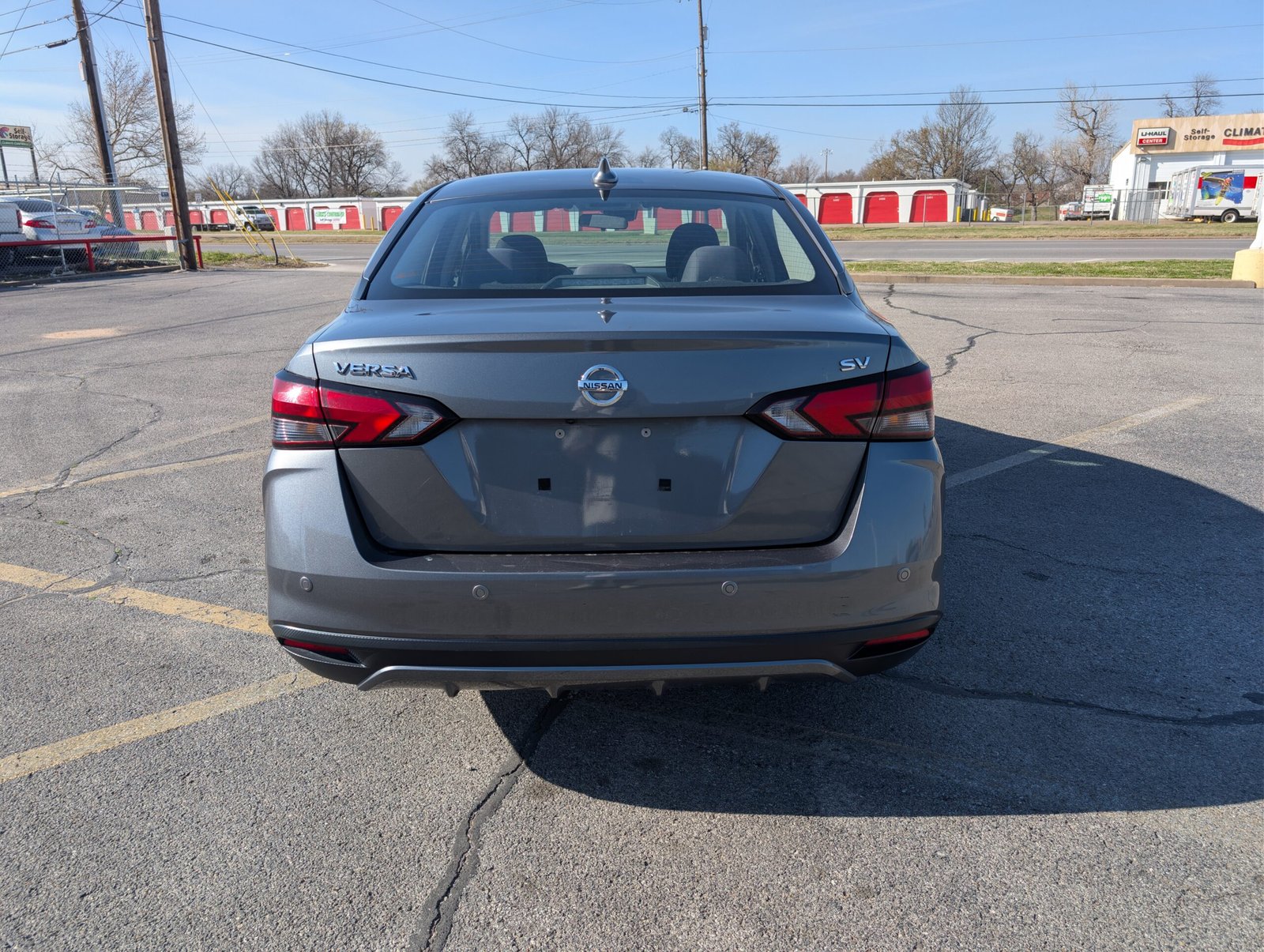
								Nissan Versa 2021 full									