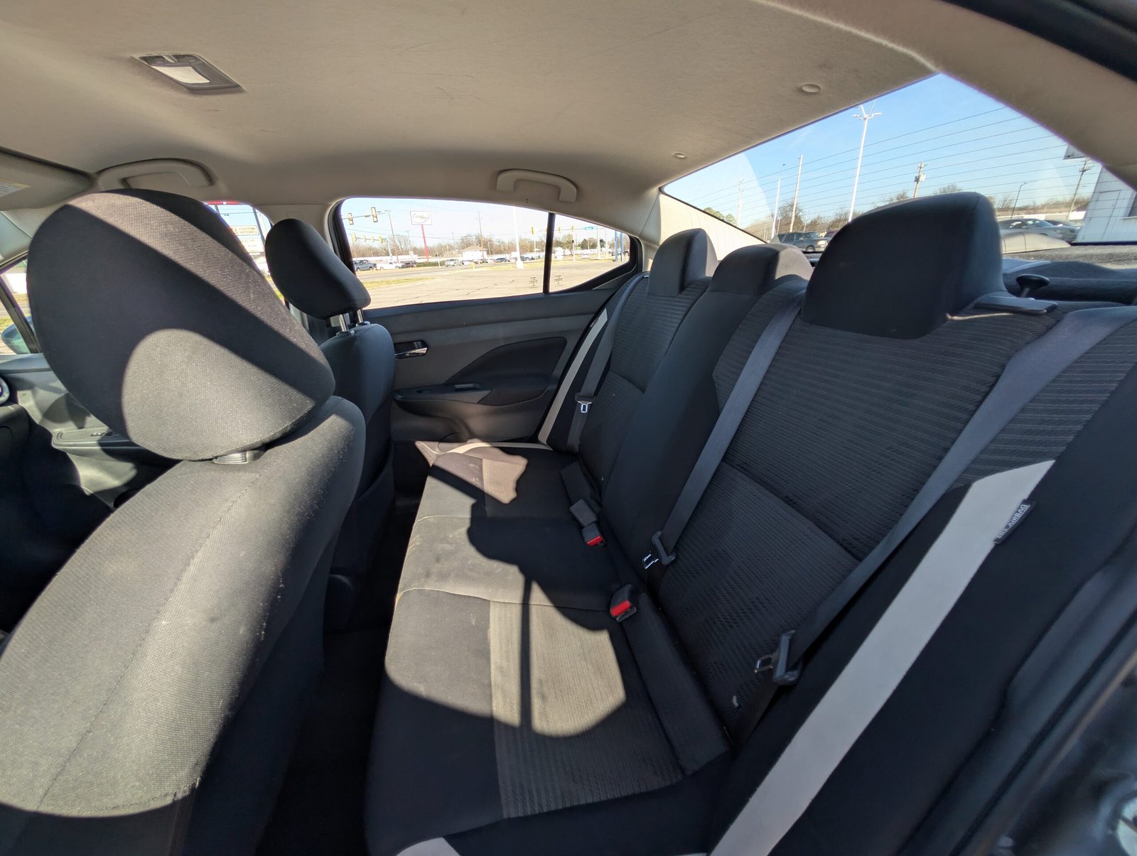 
								Nissan Versa 2021 full									