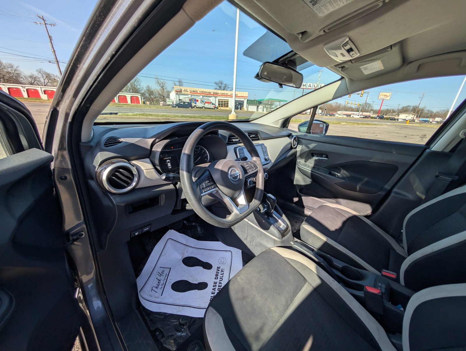 
								Nissan Versa 2021 full									