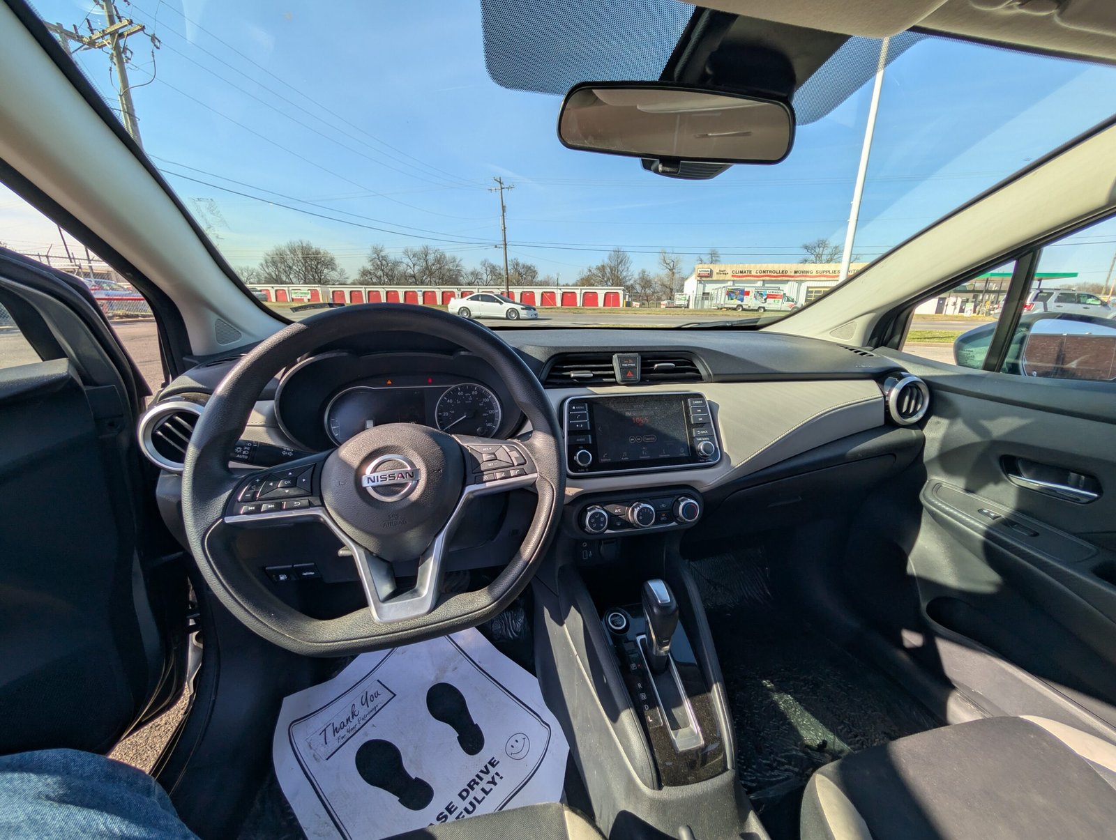 
								Nissan Versa 2021 full									