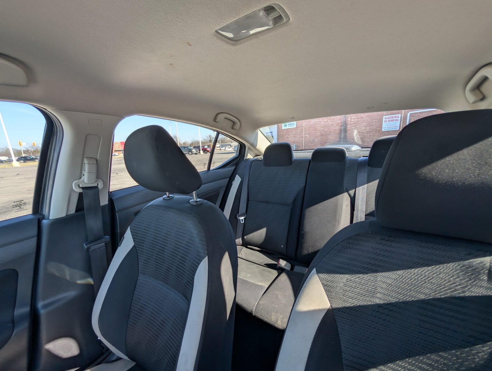 
								Nissan Versa 2021 full									