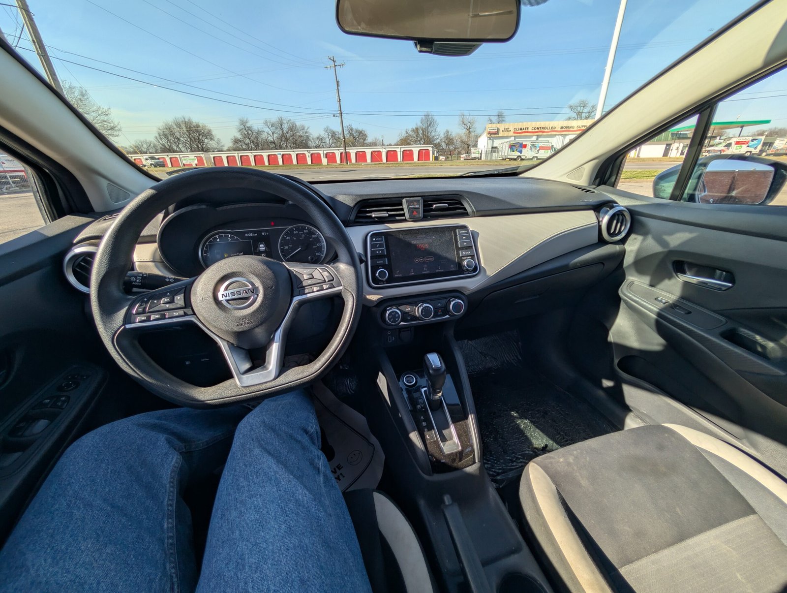 
								Nissan Versa 2021 full									