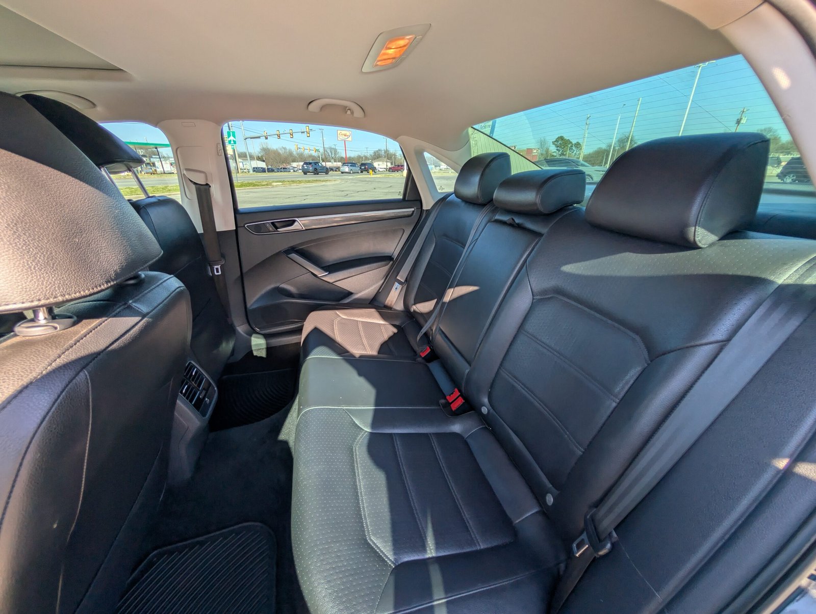 
								Volkswagen Passat 2016 full									