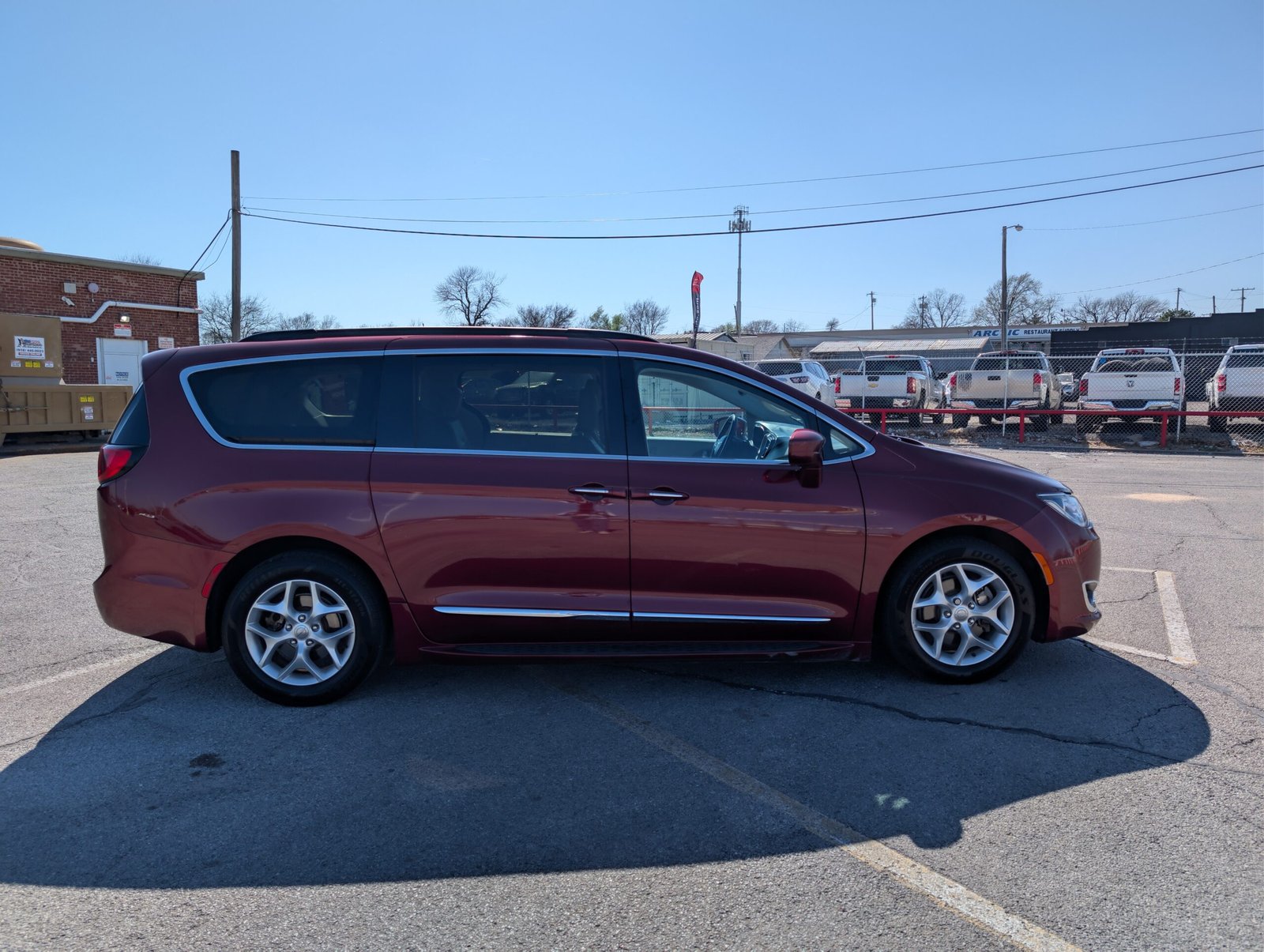 
								Chrysler Pacifica 2017 full									