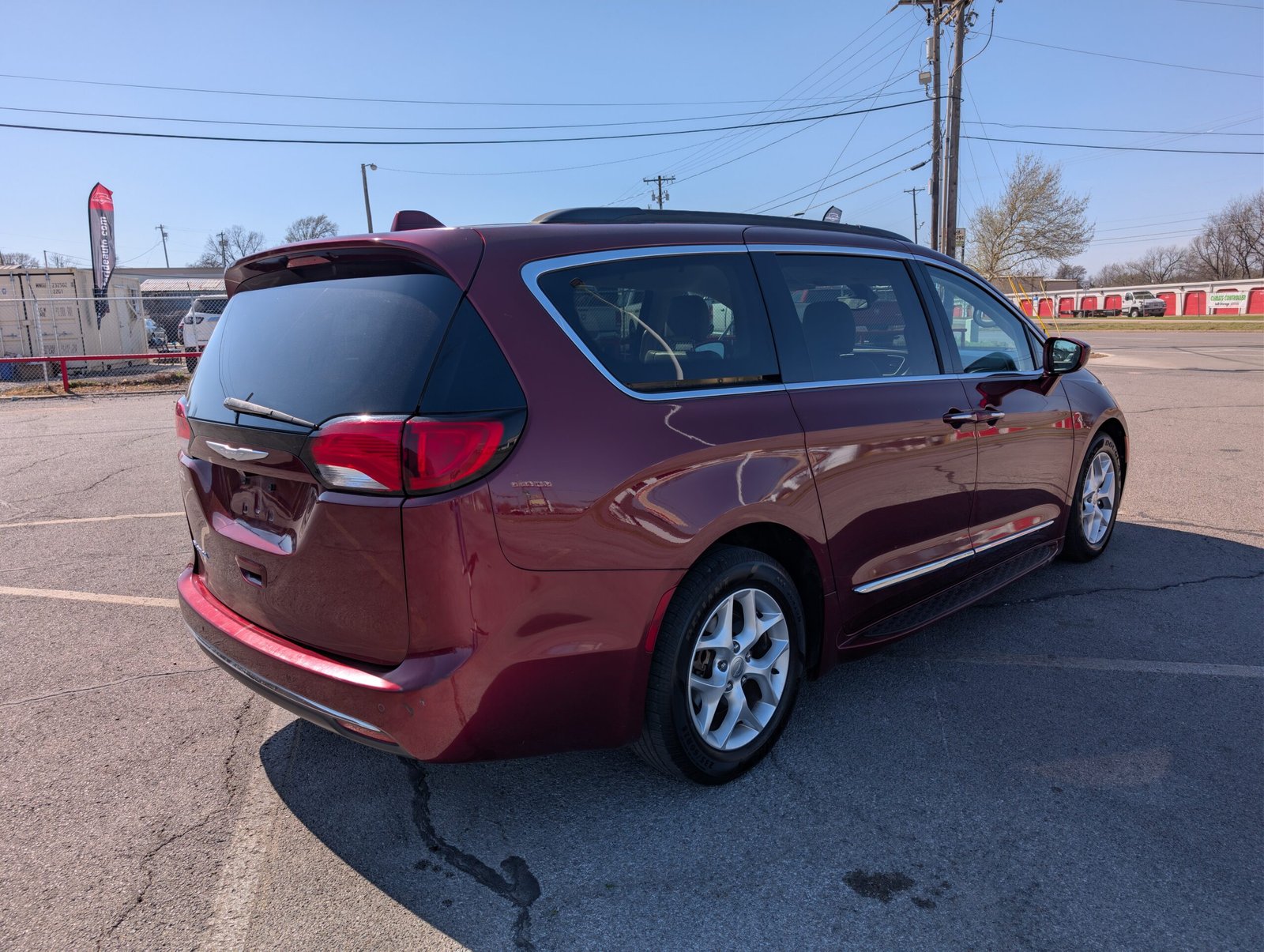 
								Chrysler Pacifica 2017 full									
