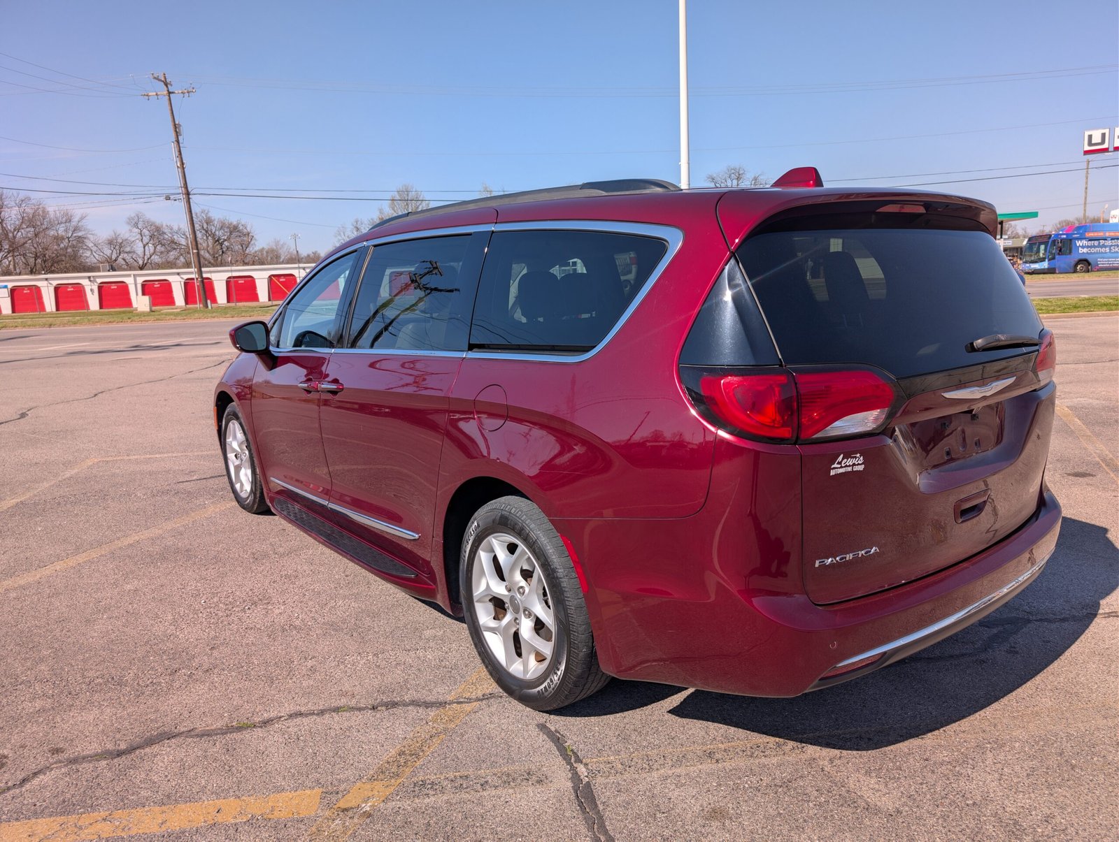 
								Chrysler Pacifica 2017 full									