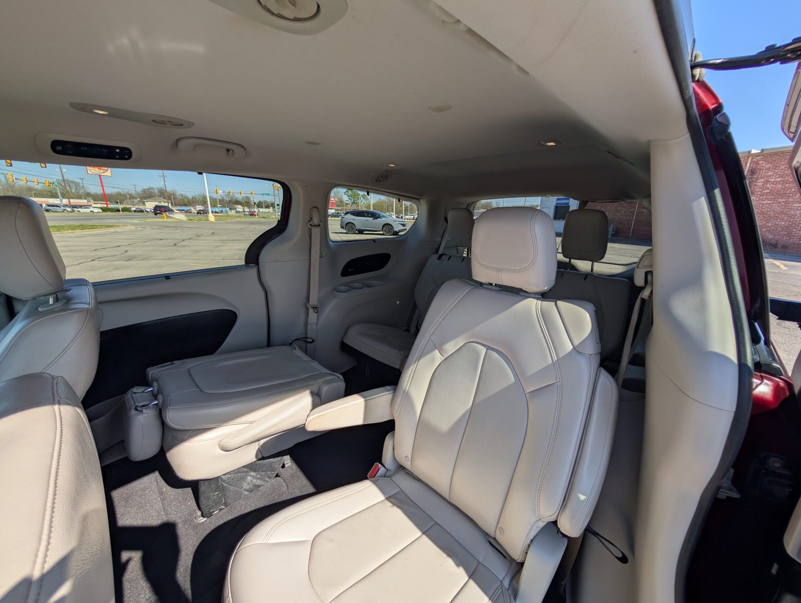 
								Chrysler Pacifica 2017 full									