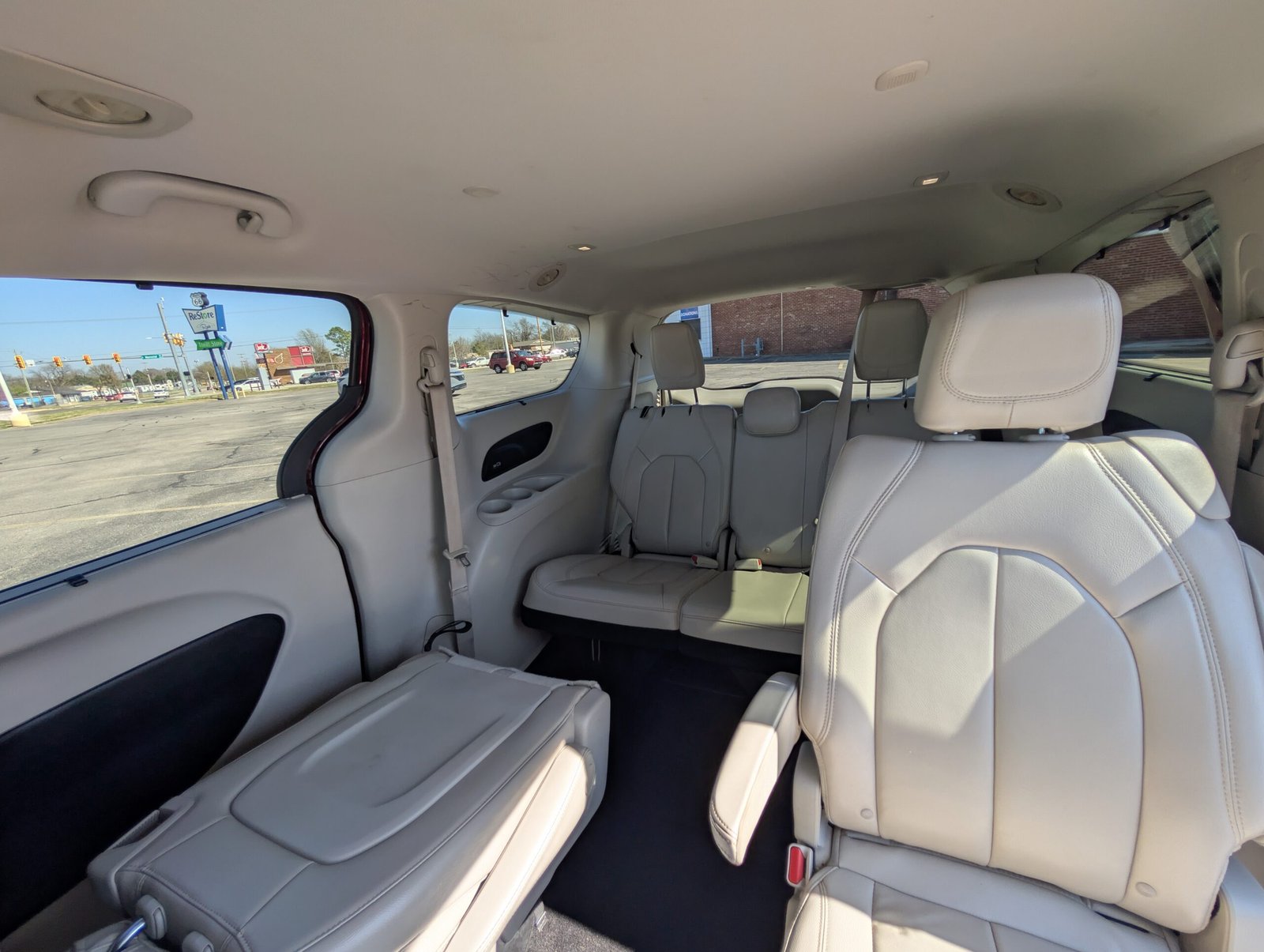 
								Chrysler Pacifica 2017 full									