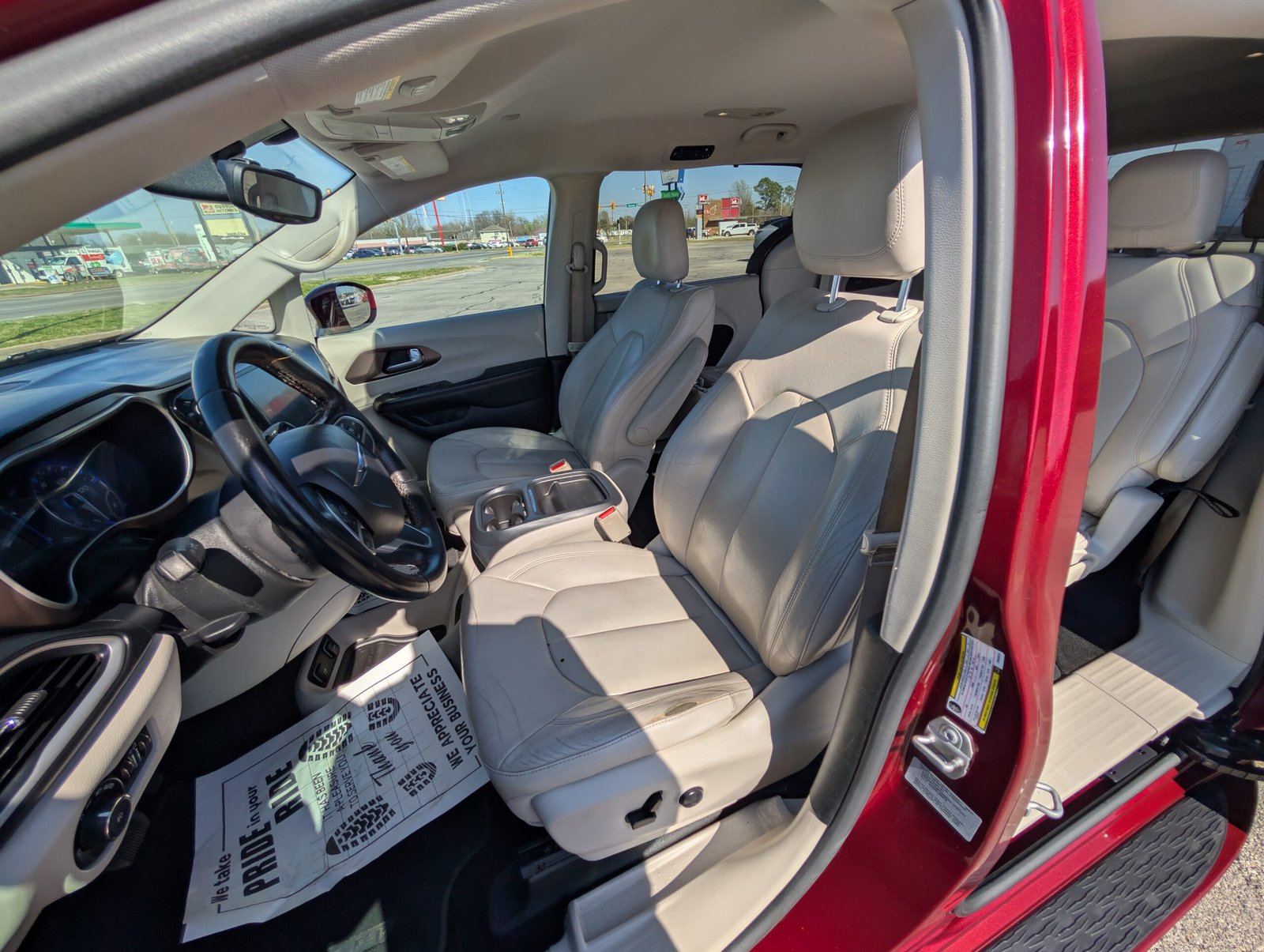 
								Chrysler Pacifica 2017 full									