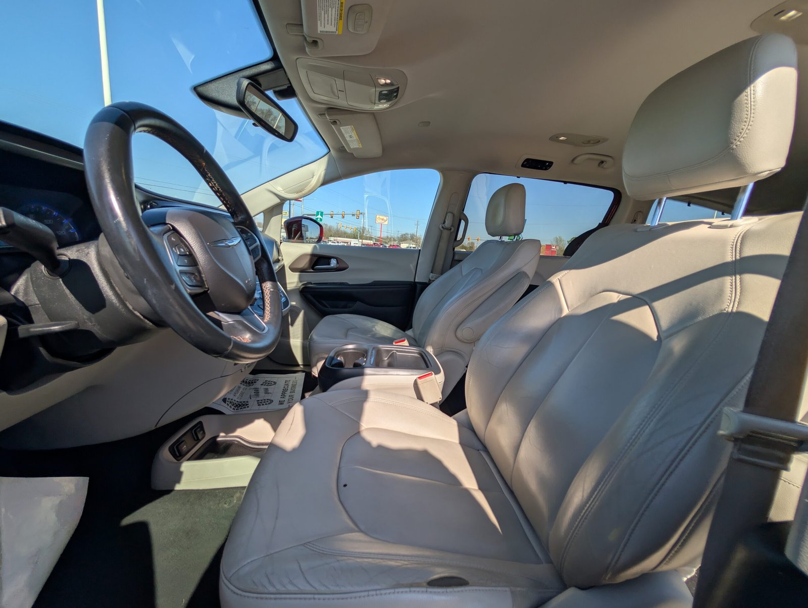 
								Chrysler Pacifica 2017 full									