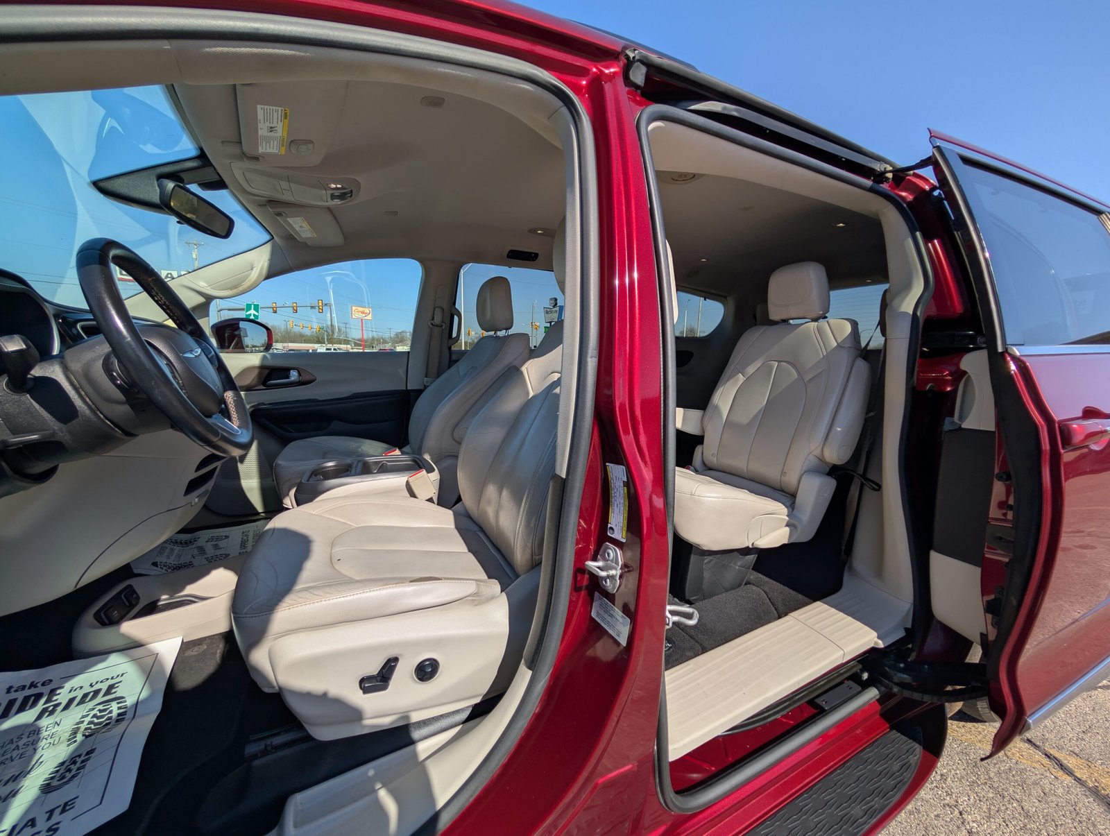 
								Chrysler Pacifica 2017 full									