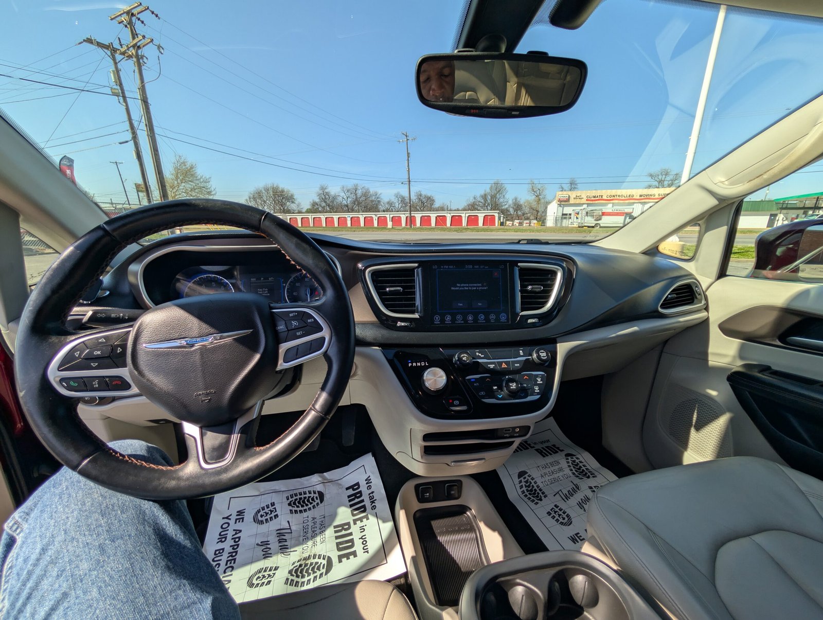 
								Chrysler Pacifica 2017 full									