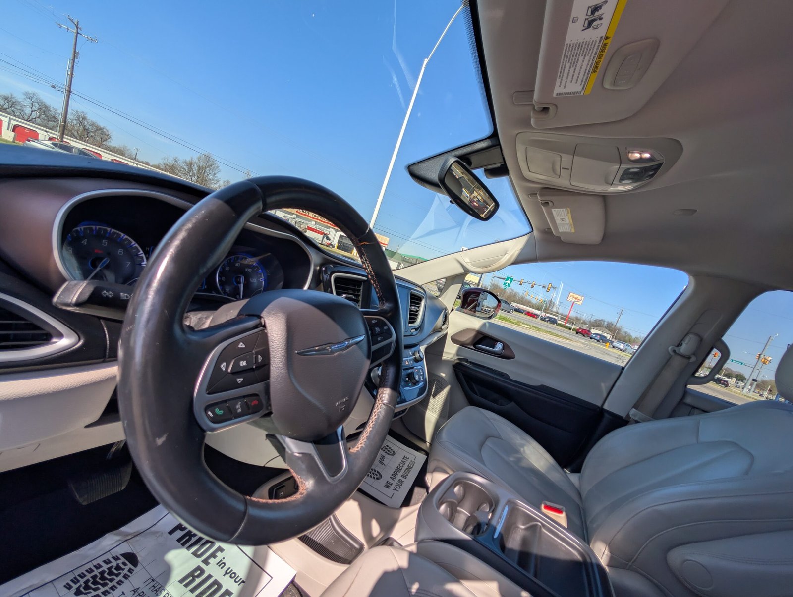 
								Chrysler Pacifica 2017 full									