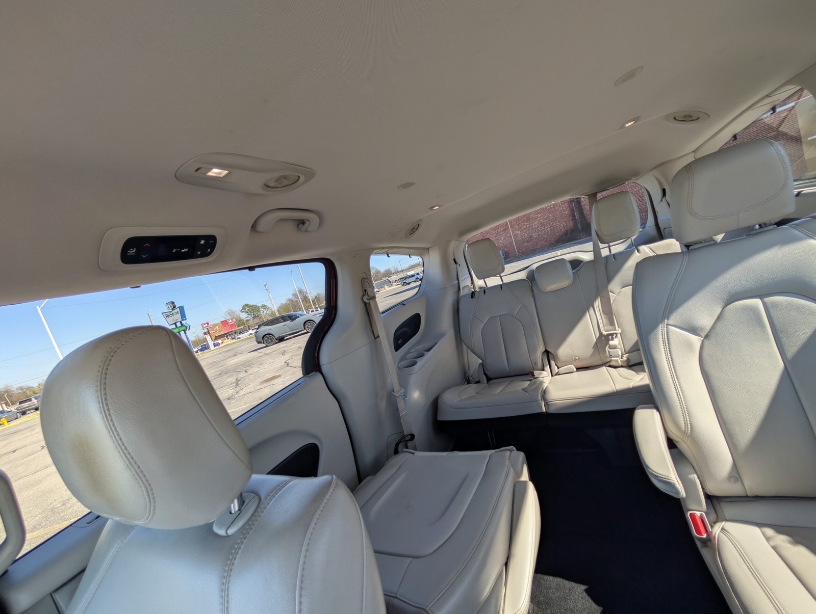 
								Chrysler Pacifica 2017 full									