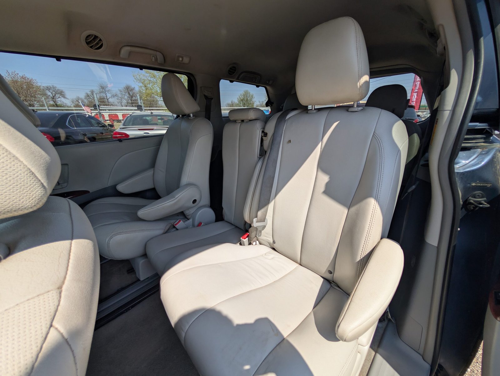 
								Toyota Sienna 2014 full									