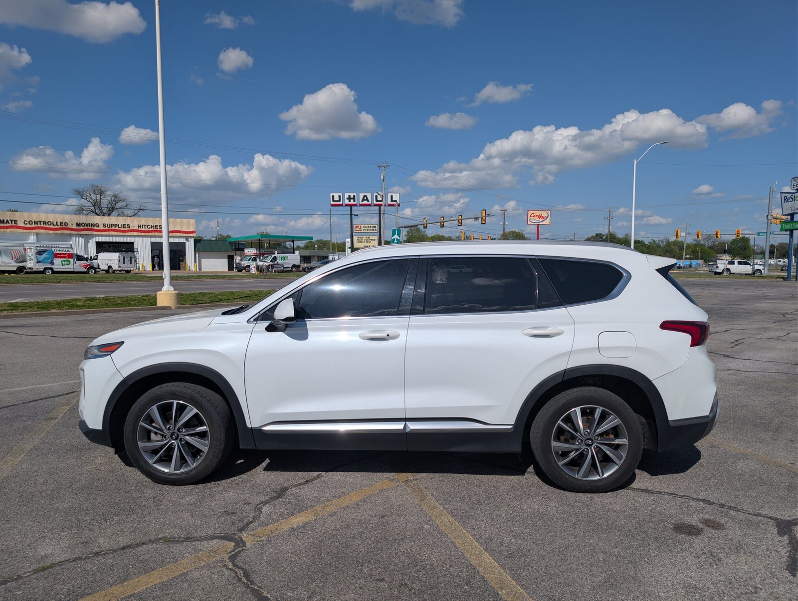 
								Hyundai Santa Fe 2019 full									