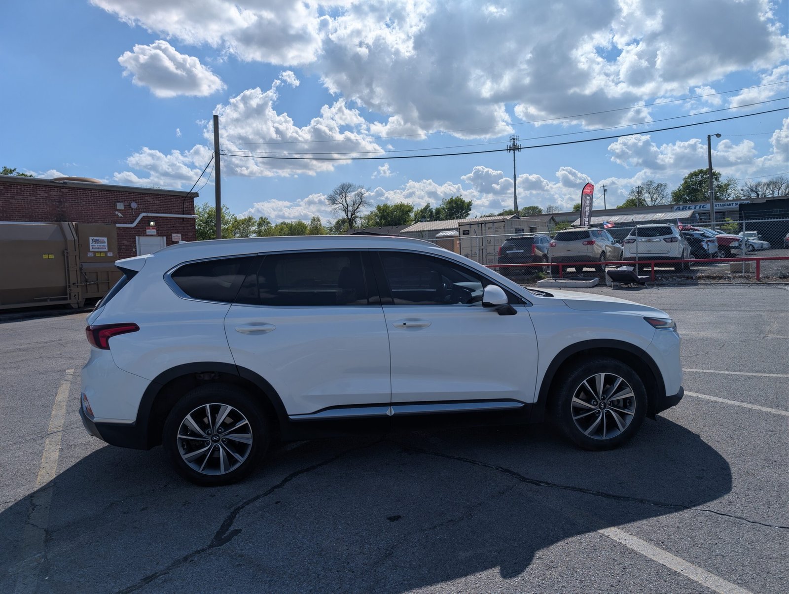 
								Hyundai Santa Fe 2019 full									