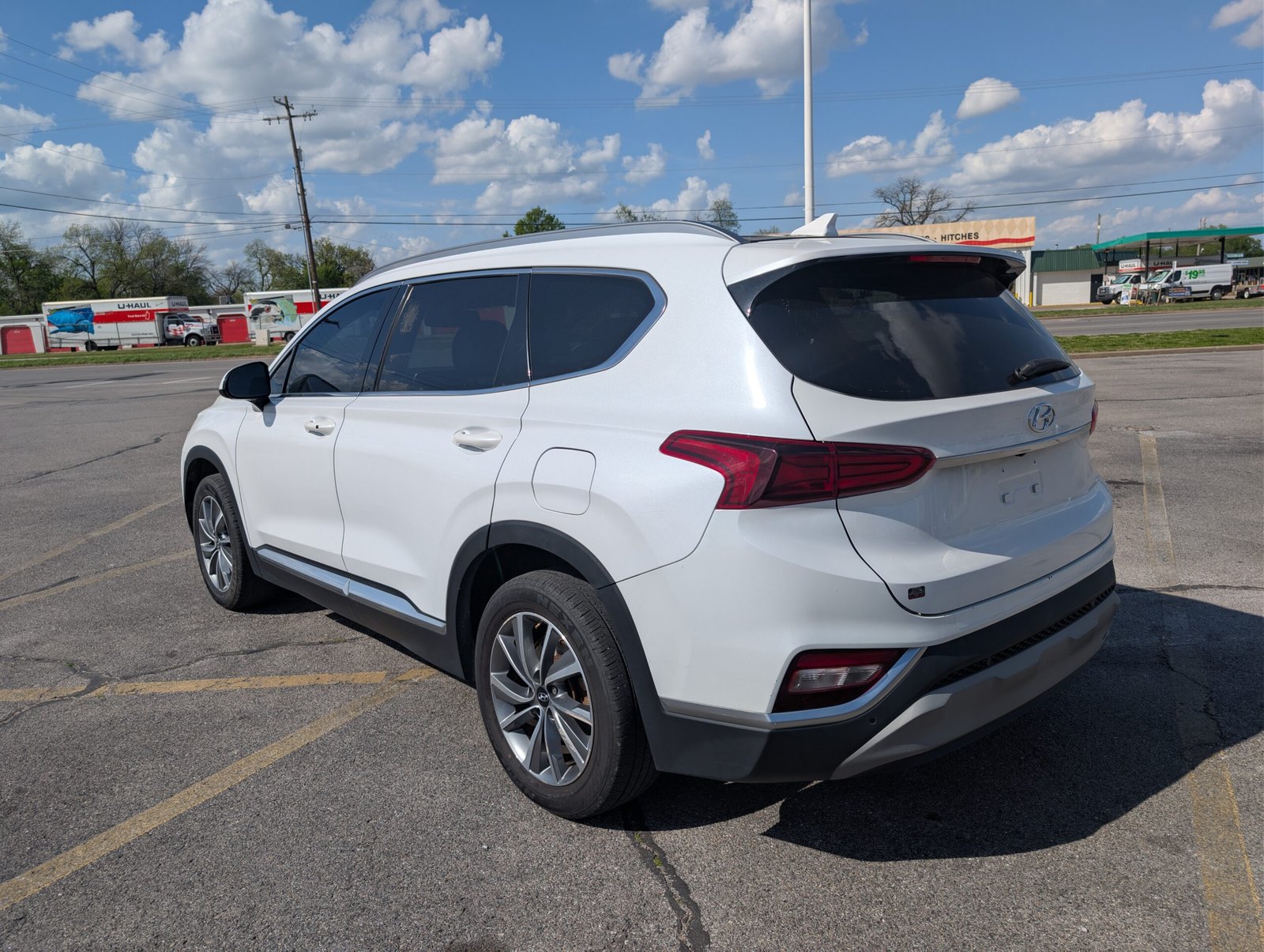 
								Hyundai Santa Fe 2019 full									