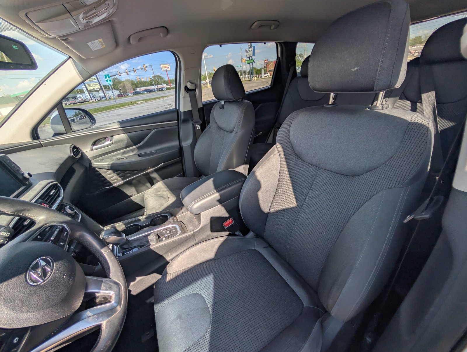 
								Hyundai Santa Fe 2019 full									