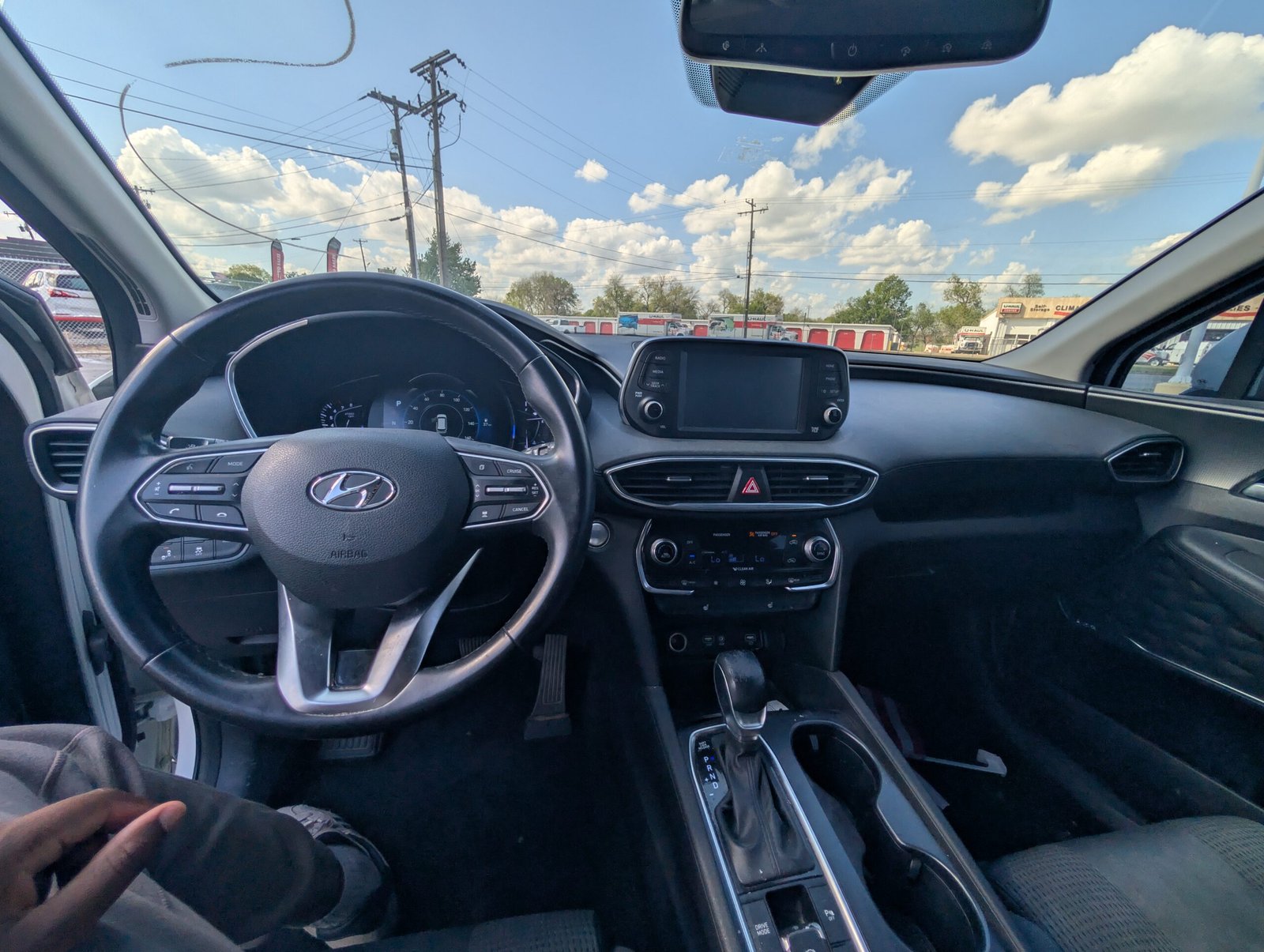
								Hyundai Santa Fe 2019 full									