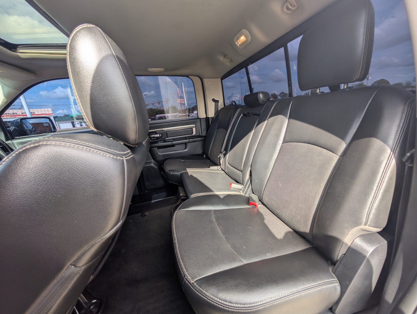 
								Ram 1500 V8 5.7 Liter Hemi full									