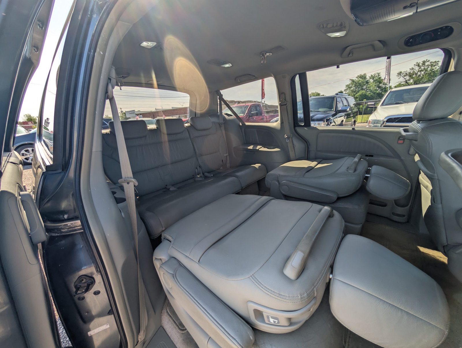 
								Honda Odyssey 2005 full									