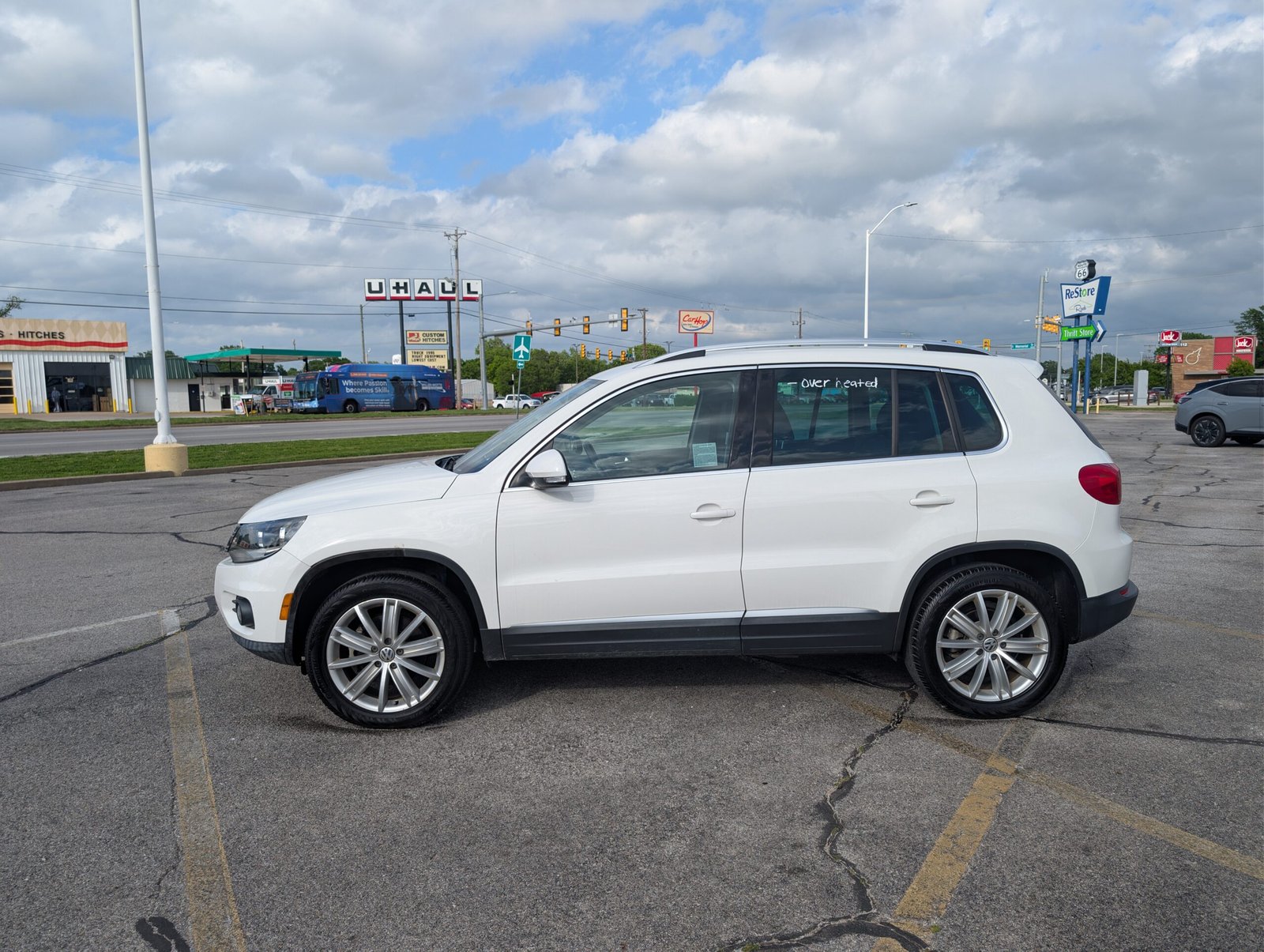 
								Volkswagen Tiguan 2013 full									