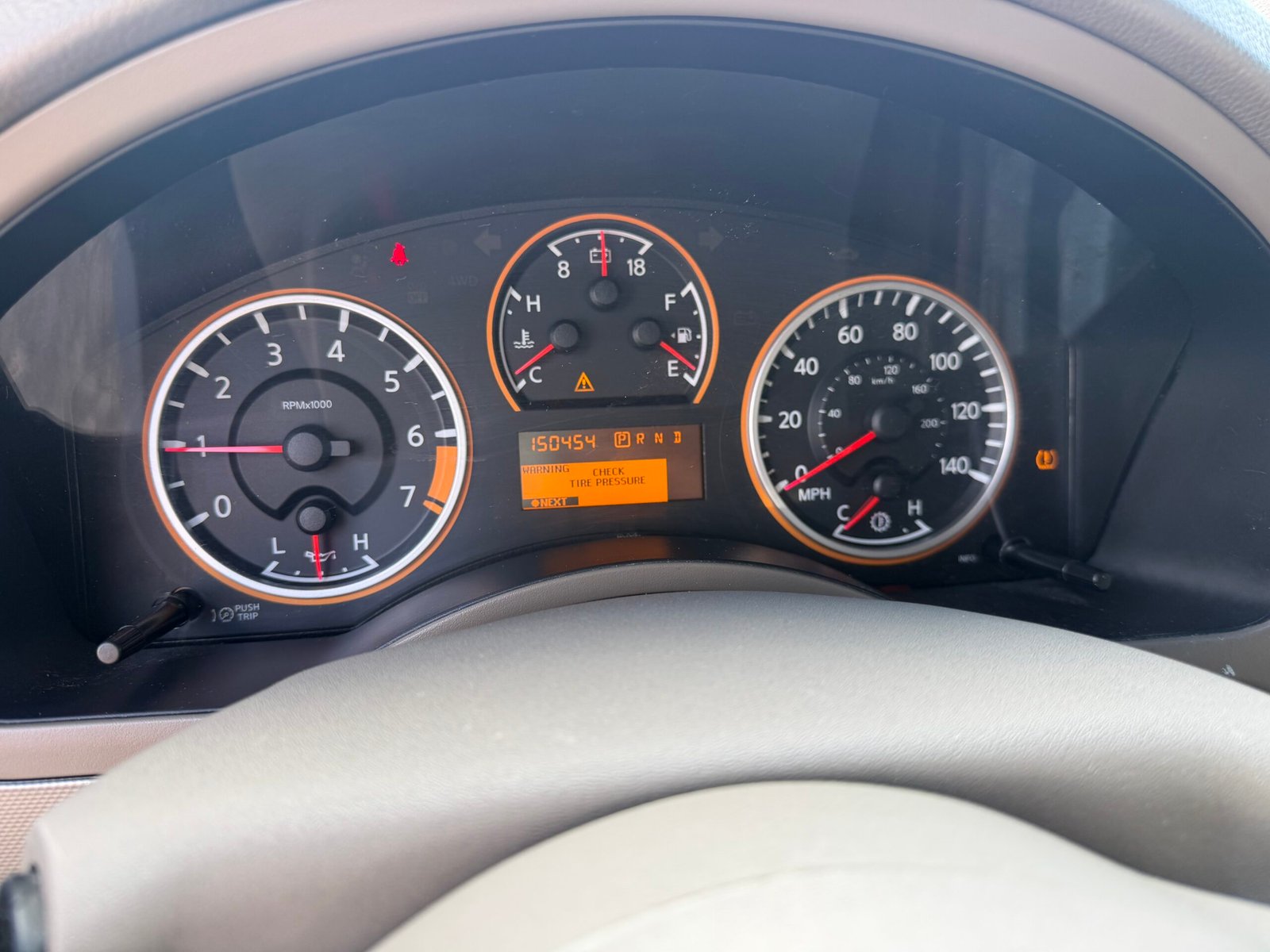 
								Nissan Armada 2012 full									