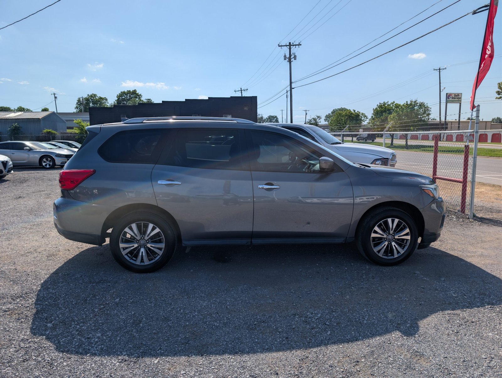 
								Nissan Pathfinder 2019 full									