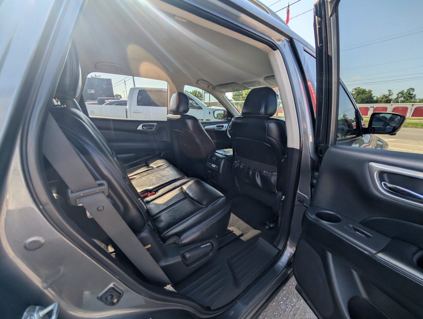 
								Nissan Pathfinder 2019 full									