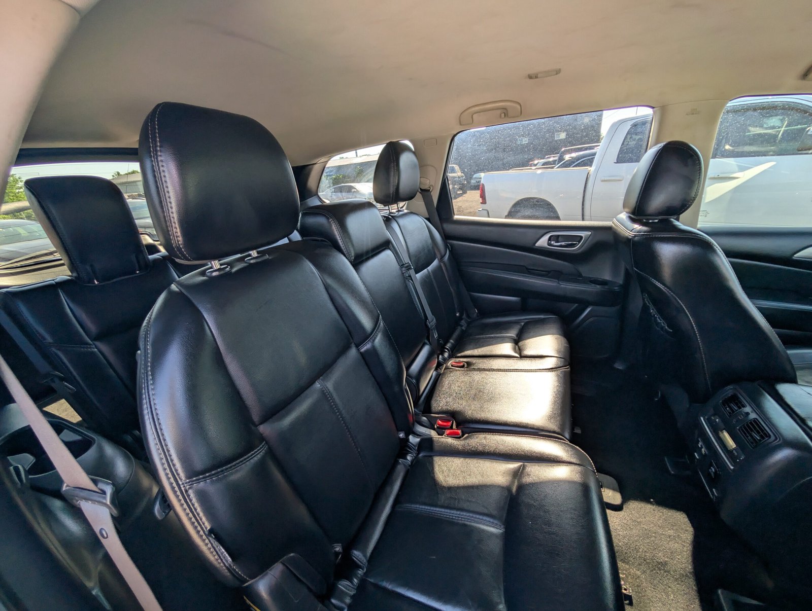 
								Nissan Pathfinder 2019 full									