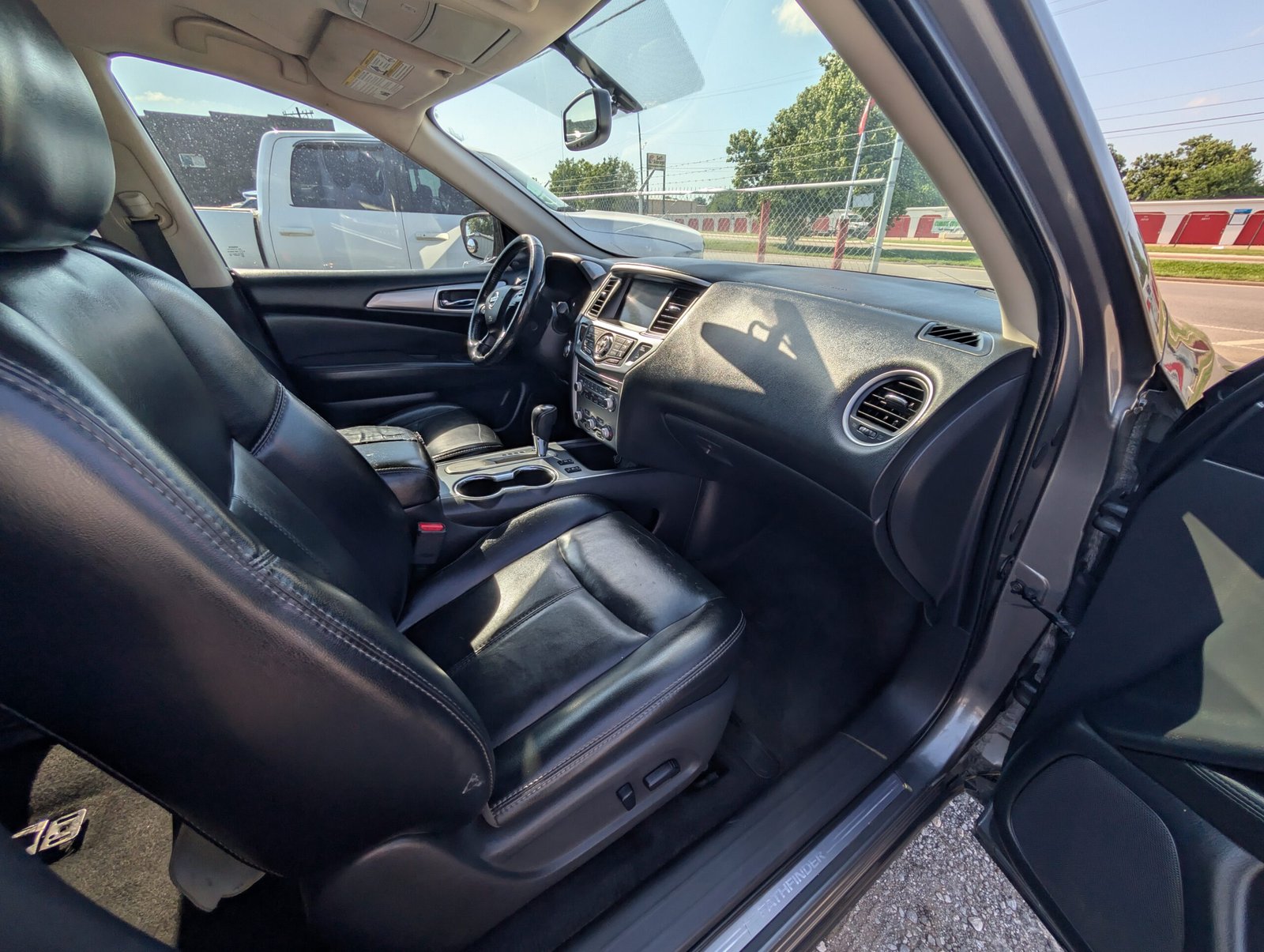 
								Nissan Pathfinder 2019 full									